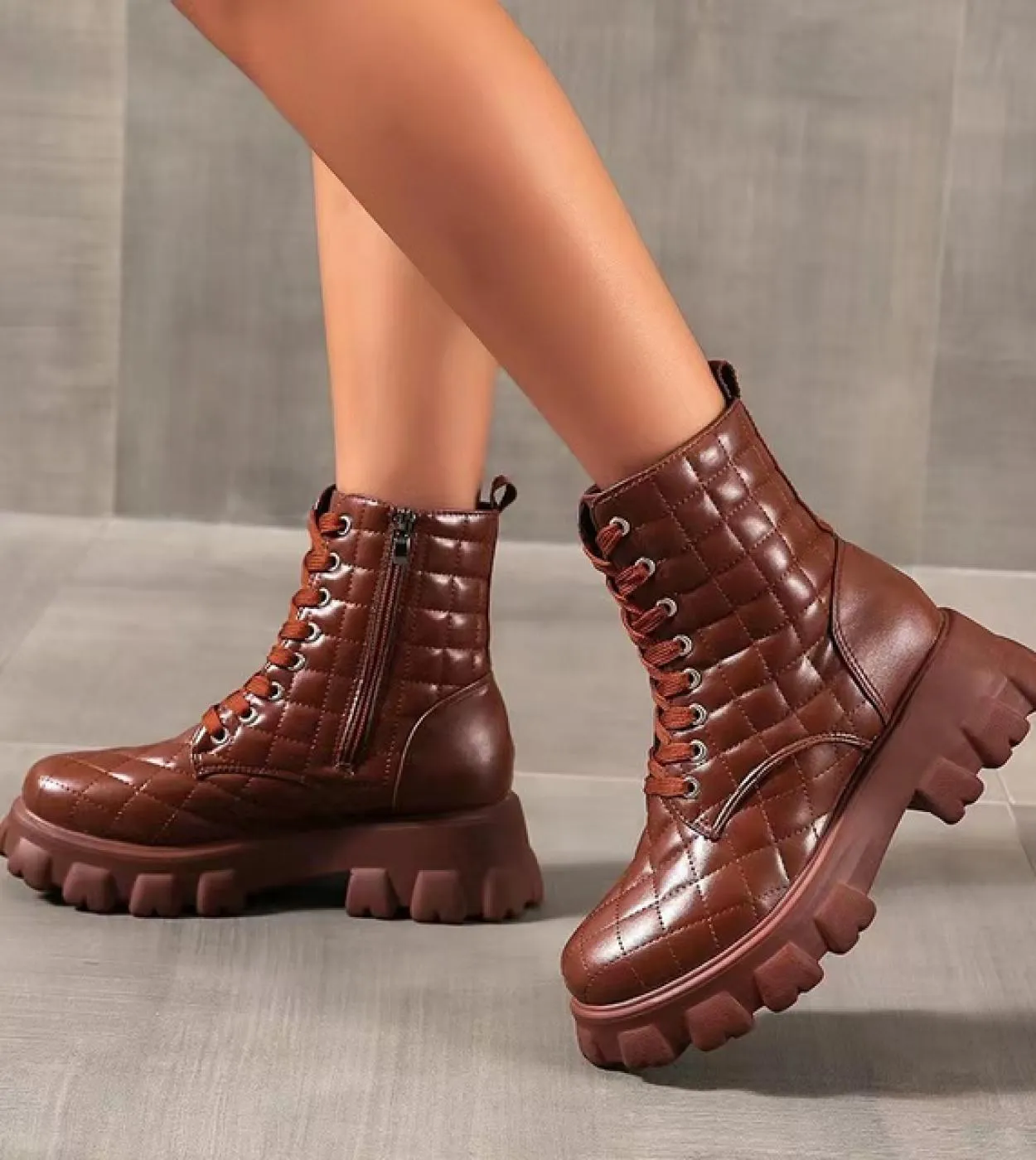 2022 Stivali con suola spessa da donna Scarpe invernali Stivali Chelsea Designer di lusso da donna Pizzo quadrato Punta tonda Me