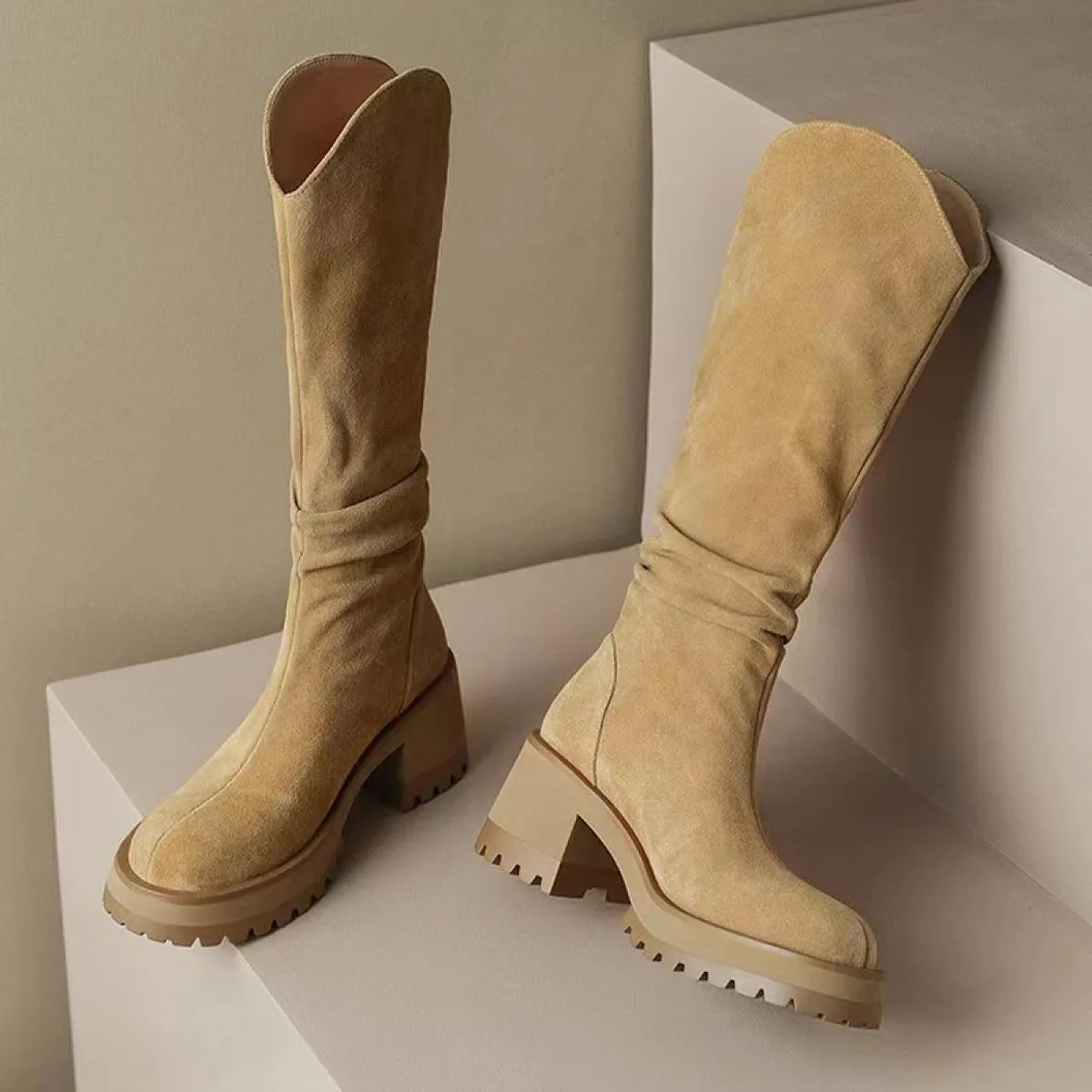 2023 nuovi stivali da moto da donna alti al ginocchio stivali Chelsea invernali in pelle scamosciata da neve punta tonda scarpe