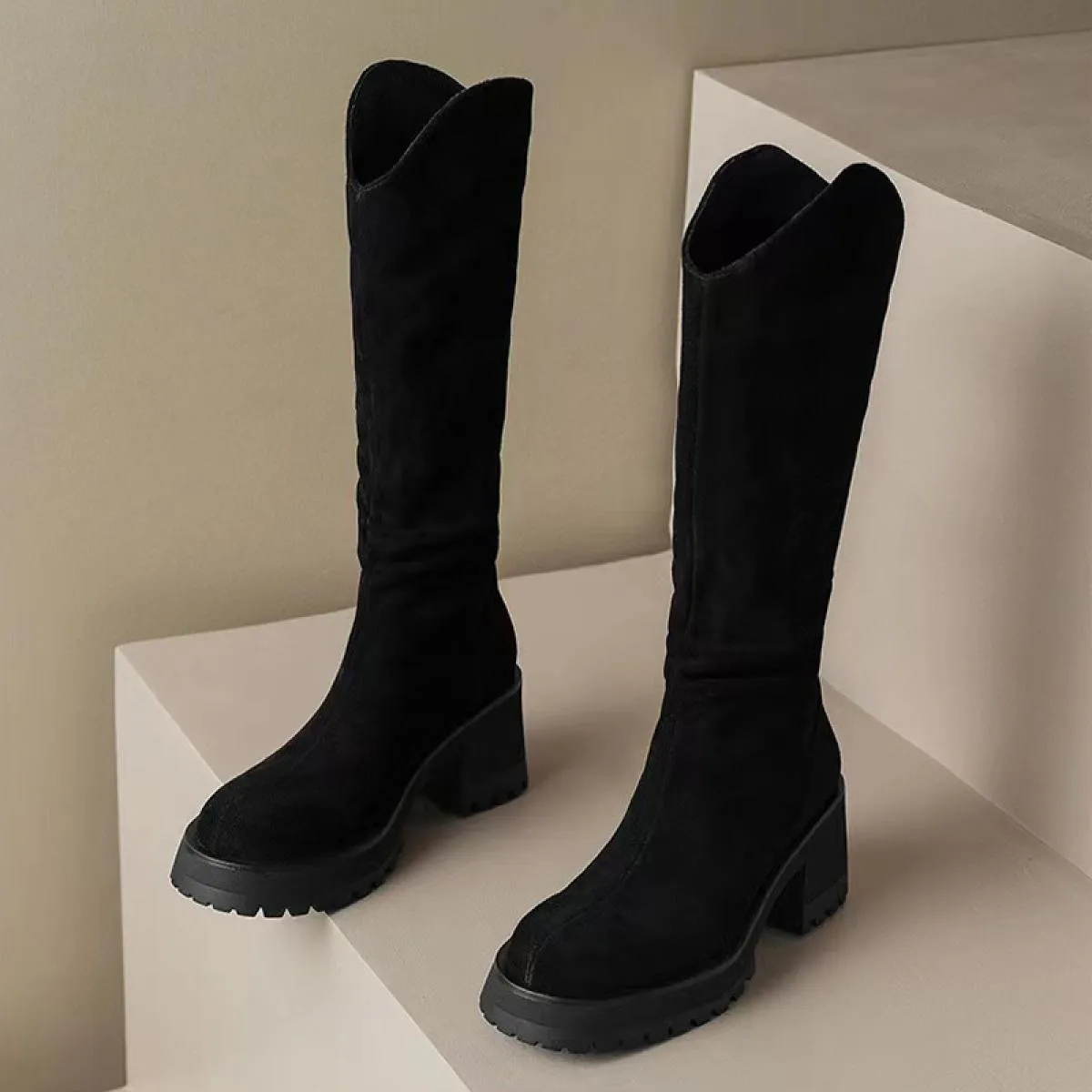 2023 nuovi stivali da moto da donna alti al ginocchio stivali Chelsea invernali in pelle scamosciata da neve punta tonda scarpe