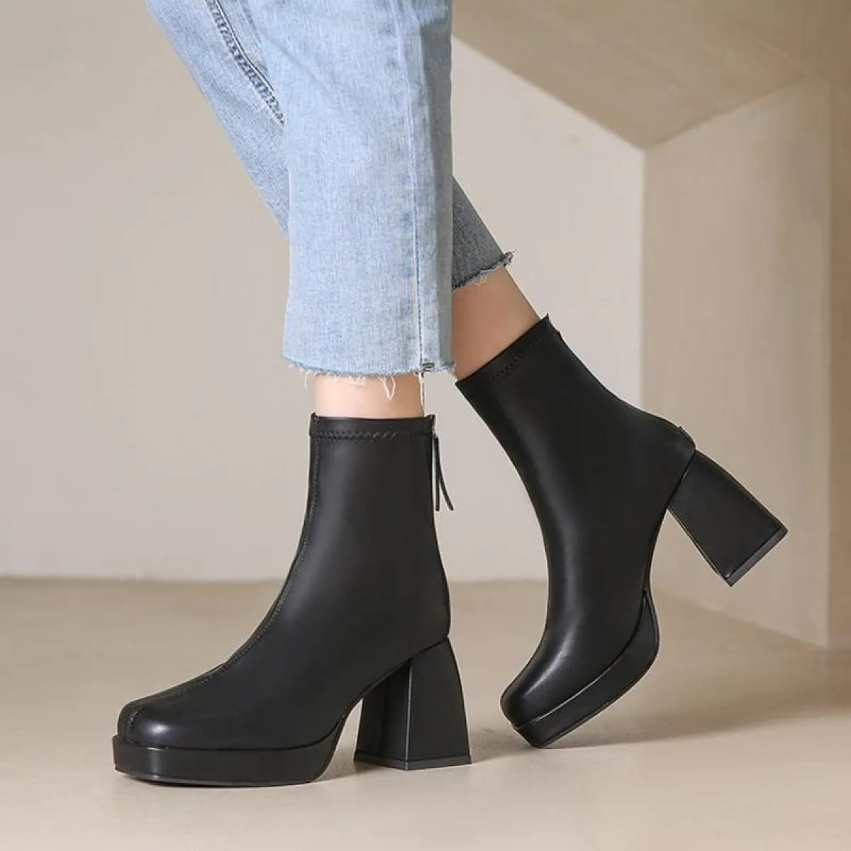 2023 Stivaletti da donna neri Stivali da donna in pelle Pu da donna a tubo corto Stivali con cerniera da donna Scarpe moda da do