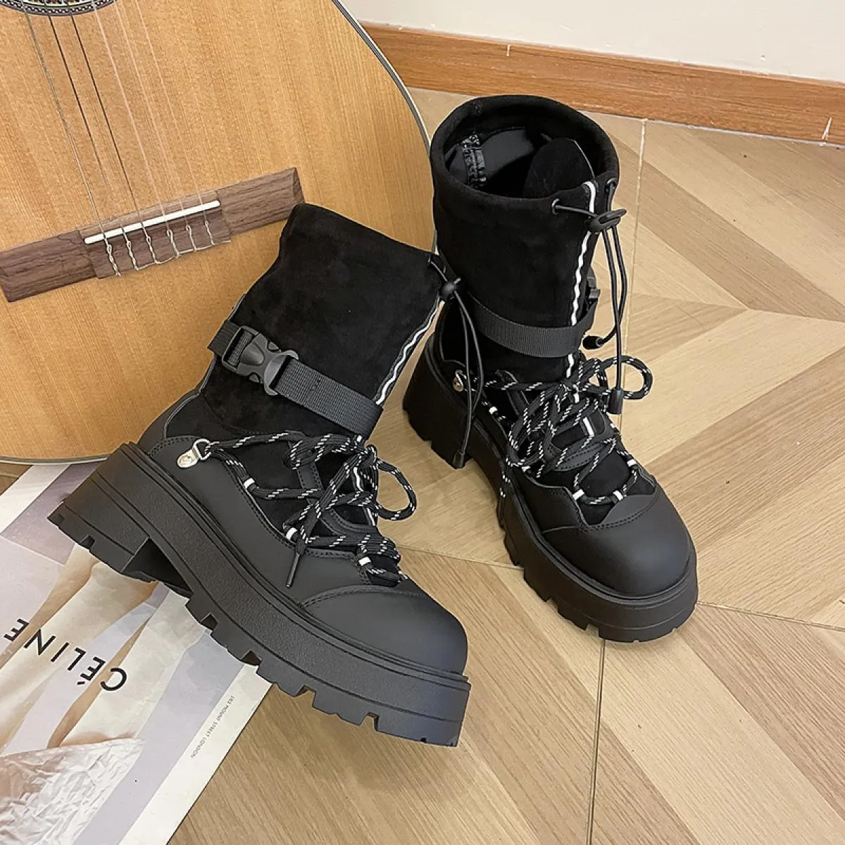 2023 Stivali moda Chelsea Scarpe da donna Stivali invernali Lace Up New Chunky Goth Gladiatore Stivali da neve Designer Punk Lad