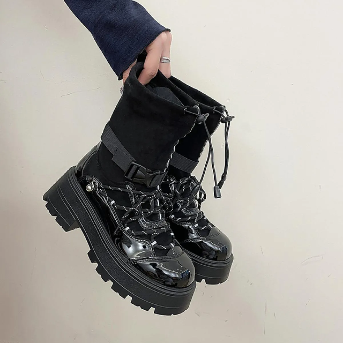 2023 Stivali moda Chelsea Scarpe da donna Stivali invernali Lace Up New Chunky Goth Gladiatore Stivali da neve Designer Punk Lad