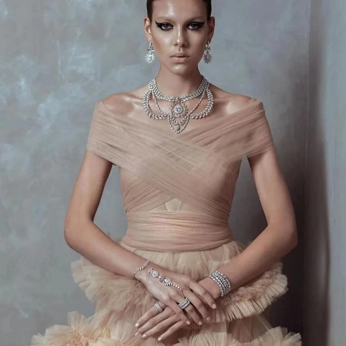 Abiti da festa formali in tulle con volant alla moda con spalle scoperte Strati lunghi a strati Abito lungo da ballo Abito da sp