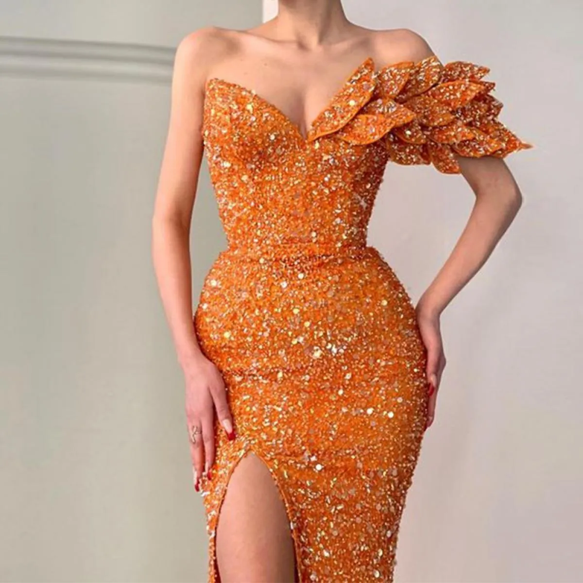 Abiti da sera con paillettes arancioni alti 2023 Nuovo abito da ballo con spacco laterale Guaina estiva senza maniche Abiti da f