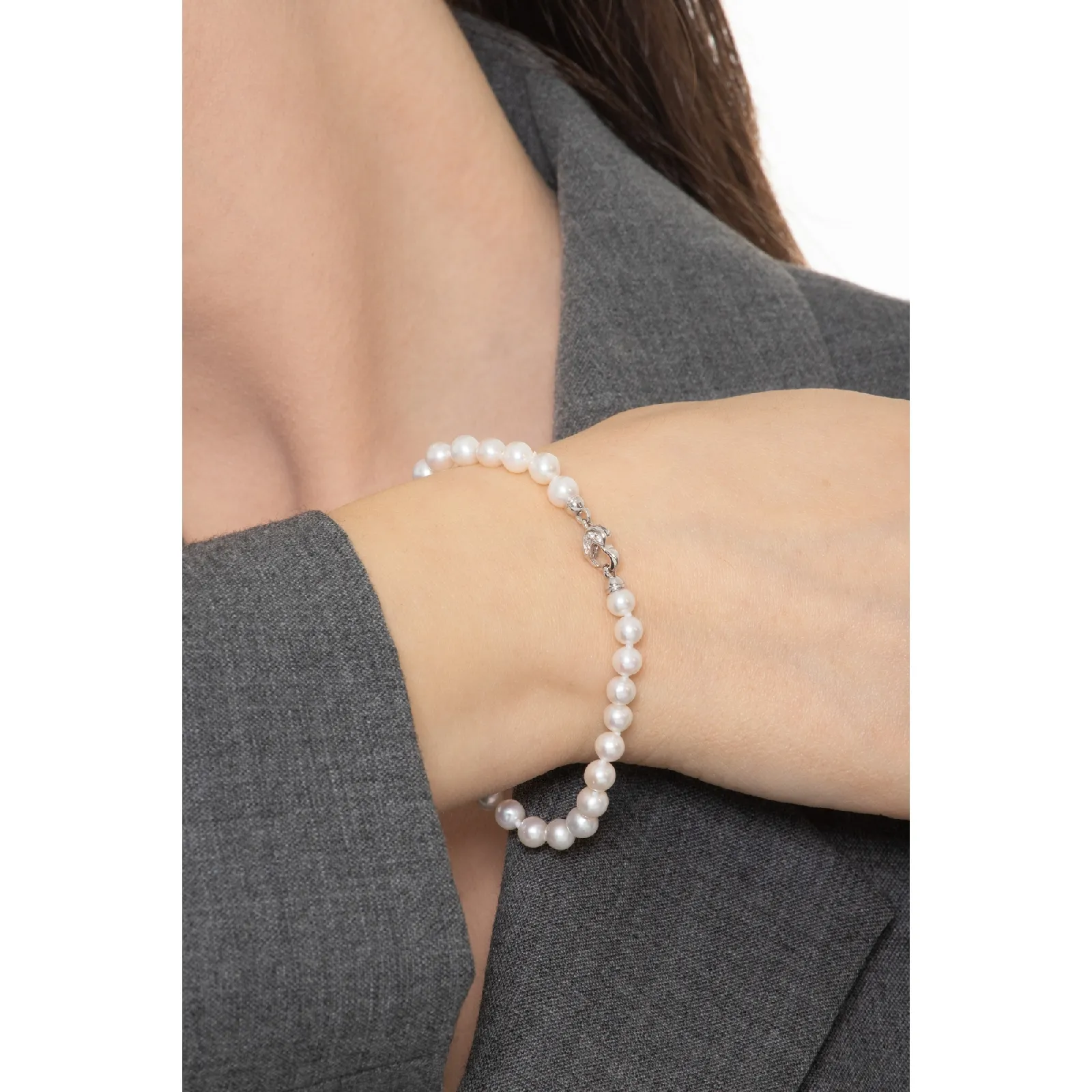 Bracciale di perle giapponesi con chiusura in oro bianco 18k e diamanti