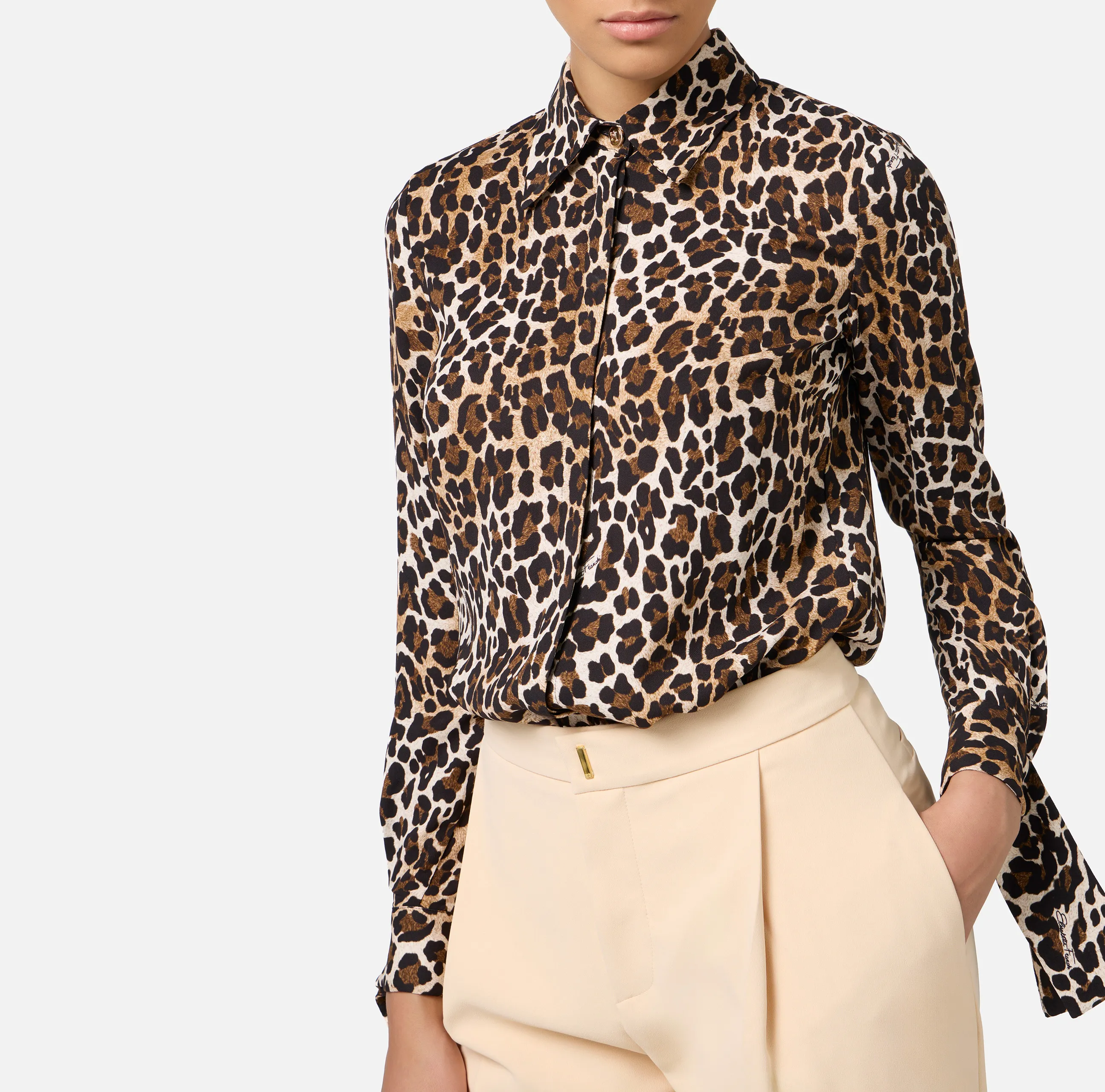 Camicia in georgette animalier con polsi a nastro