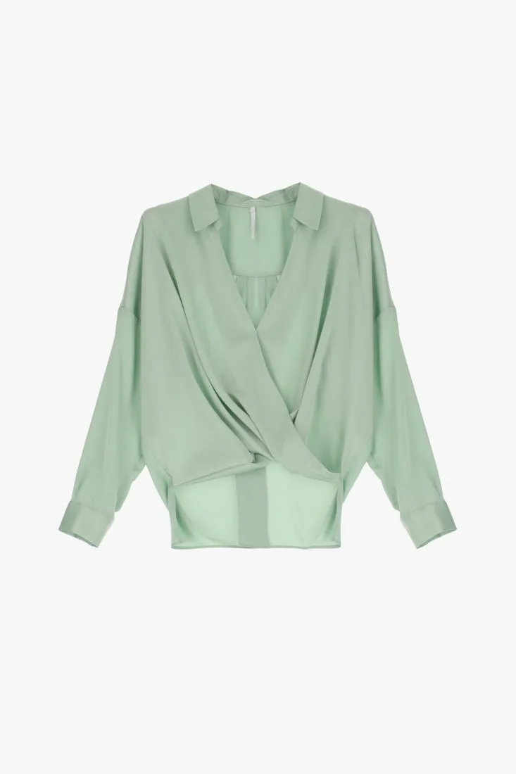 Camicia monocolour con scollo a incrocio e colletto