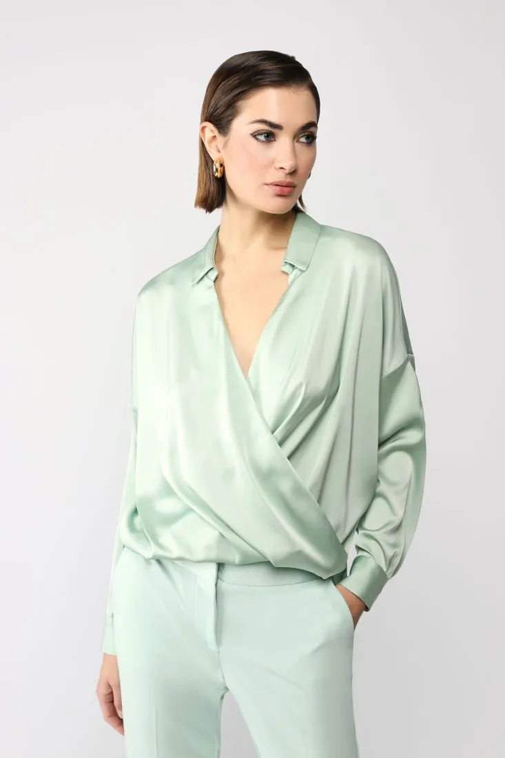 Camicia monocolour con scollo a incrocio e colletto