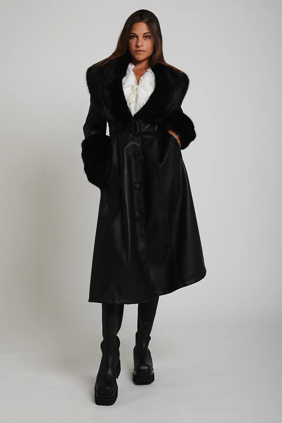 Cappotto Penelope in ecopelle con rever in ecopelleccia