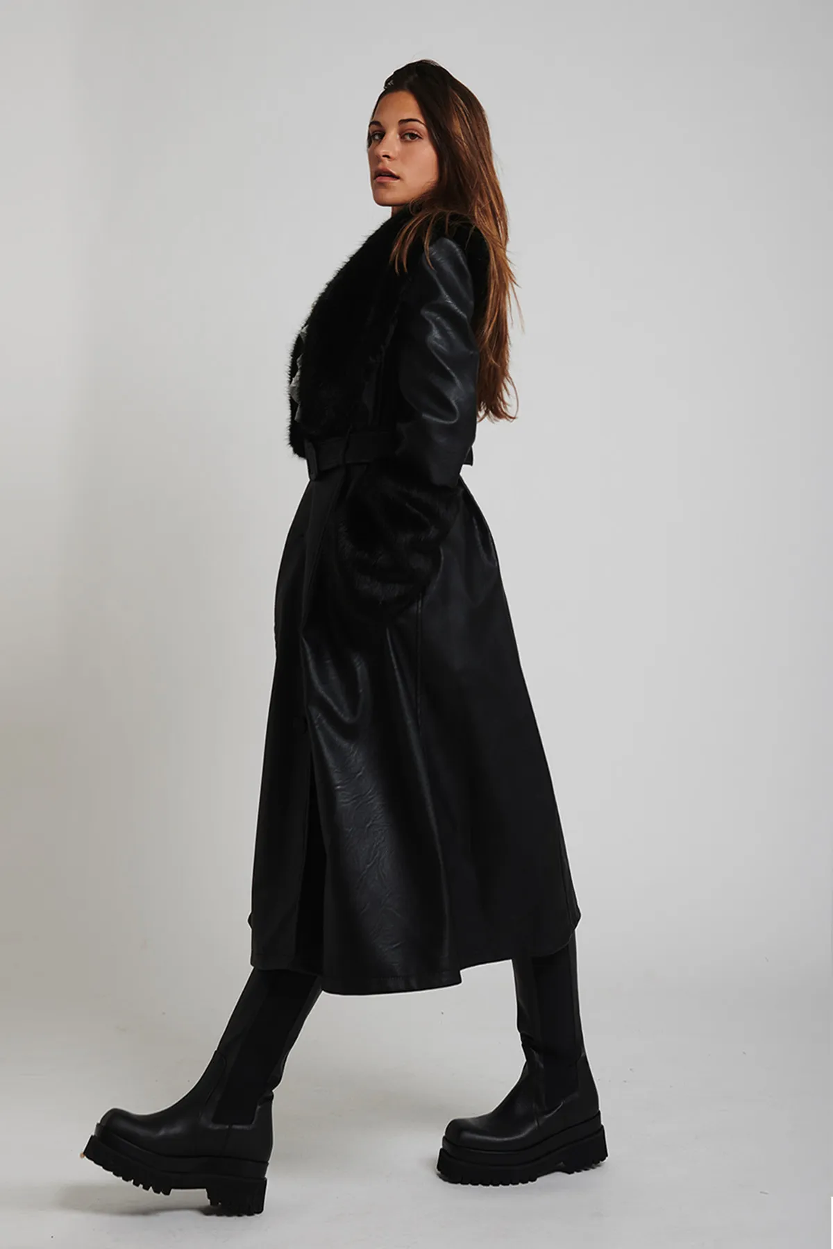 Cappotto Penelope in ecopelle con rever in ecopelleccia
