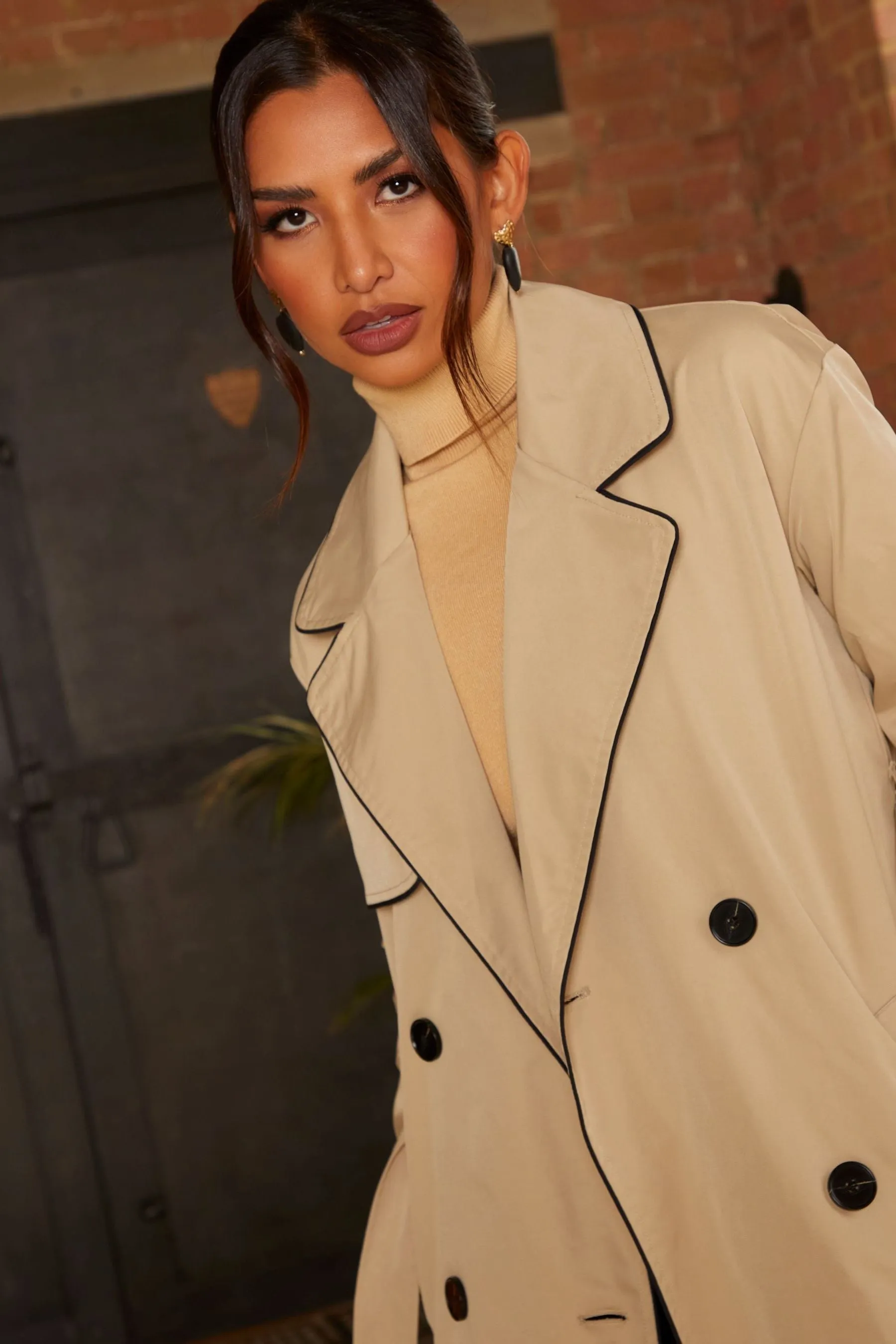 Chi Chi London - Trench Con cintura con bordi a contrasto