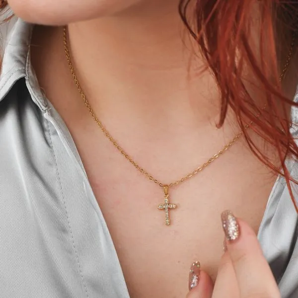 CR/GR06 Collana placcata oro giallo con pendente a croce latina e zirconi     