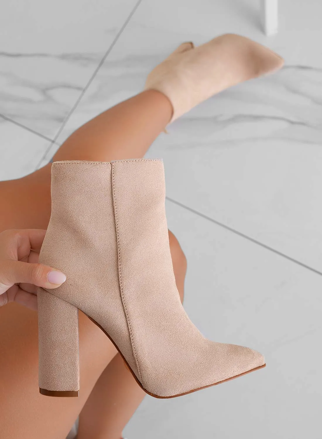 DORIS - Tronchetti beige scamosciati con tacco alto