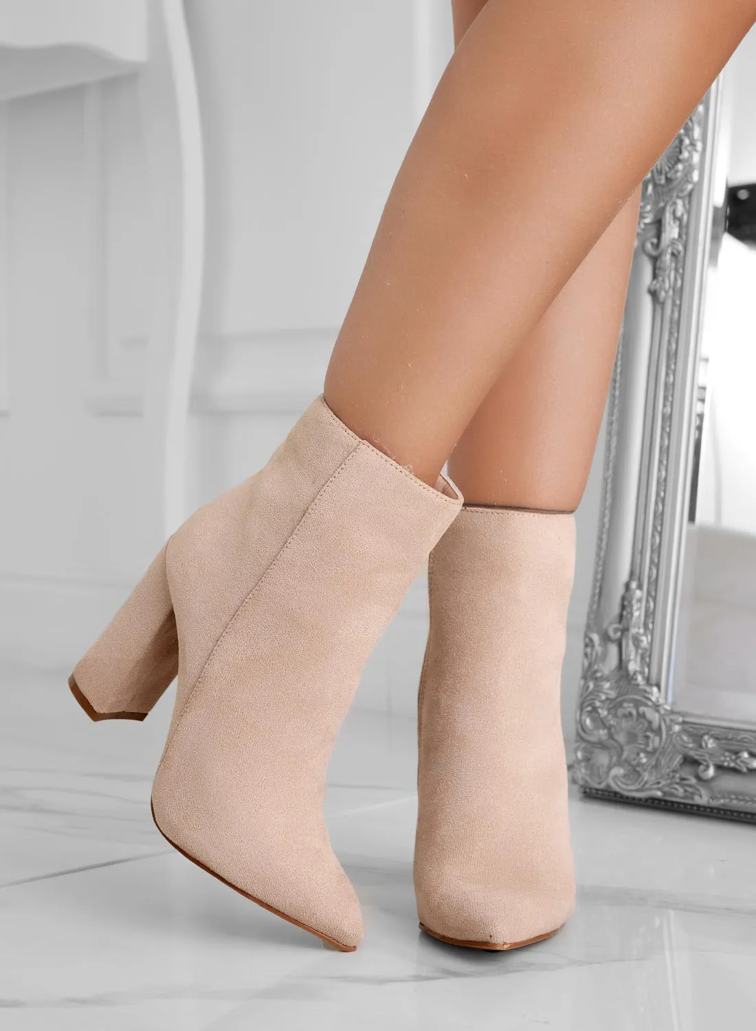 DORIS - Tronchetti beige scamosciati con tacco alto