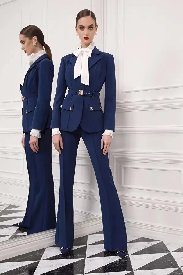 ELISABETTA FRANCHI Giacca con cintura in vita e borchie gold