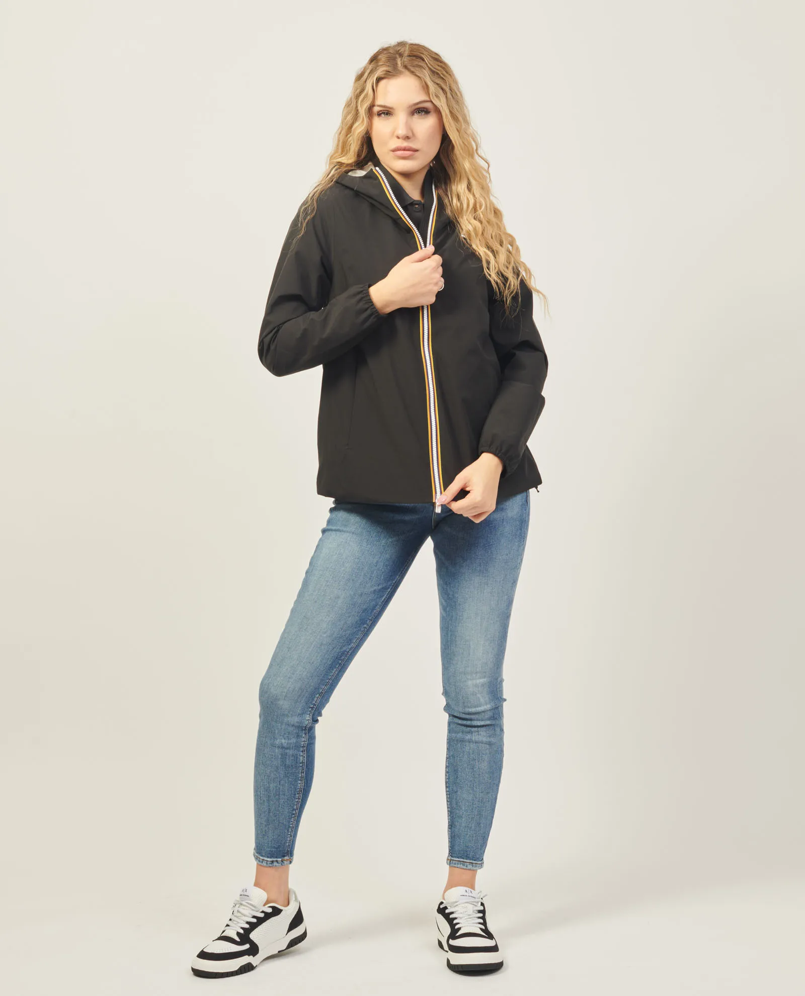 Giacca corta K-way Marguerite con cappuccio e logo