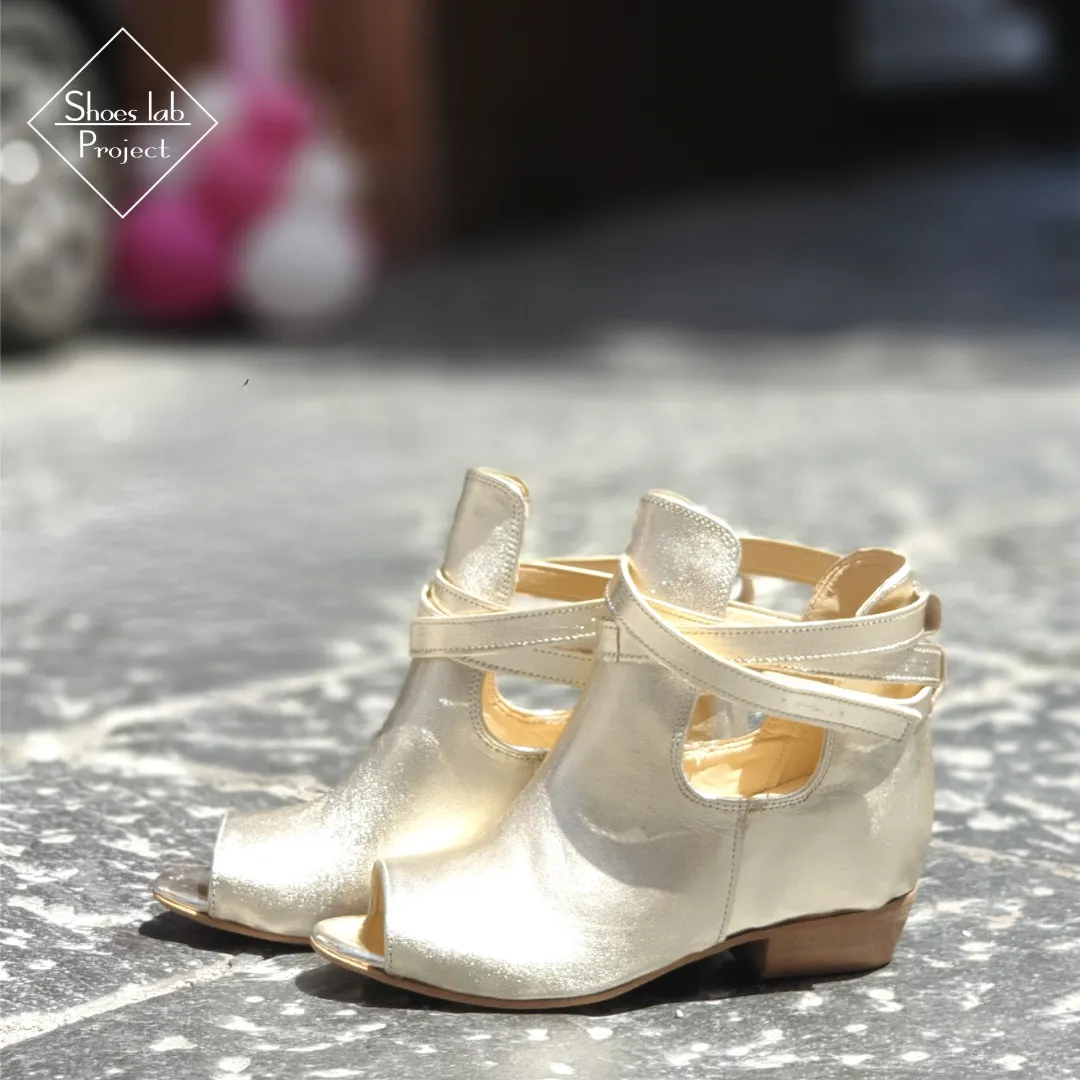 GIORGIA_07 - Stivaletto Spuntato in Vera Pelle Platino con rialzo interno