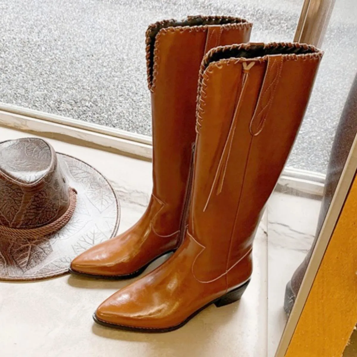 Inverno Donna 2023 Nuovi stivali Chelsea alti al ginocchio Stivali di marca con tacco medio Scarpe a punta Décolleté firmati Pun