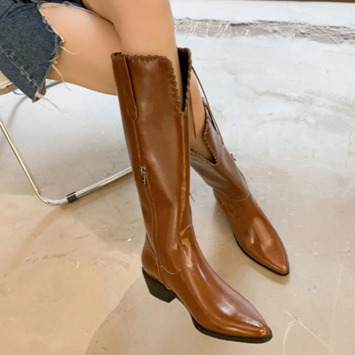 Inverno Donna 2023 Nuovi stivali Chelsea alti al ginocchio Stivali di marca con tacco medio Scarpe a punta Décolleté firmati Pun