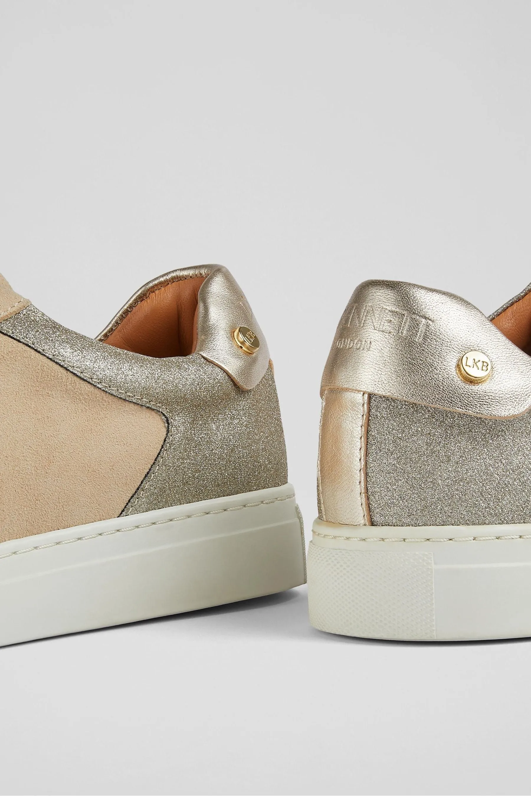 LK Bennett Naturale - Signature - Trench & Oro - Scarpe da ginnastica classiche con borchie