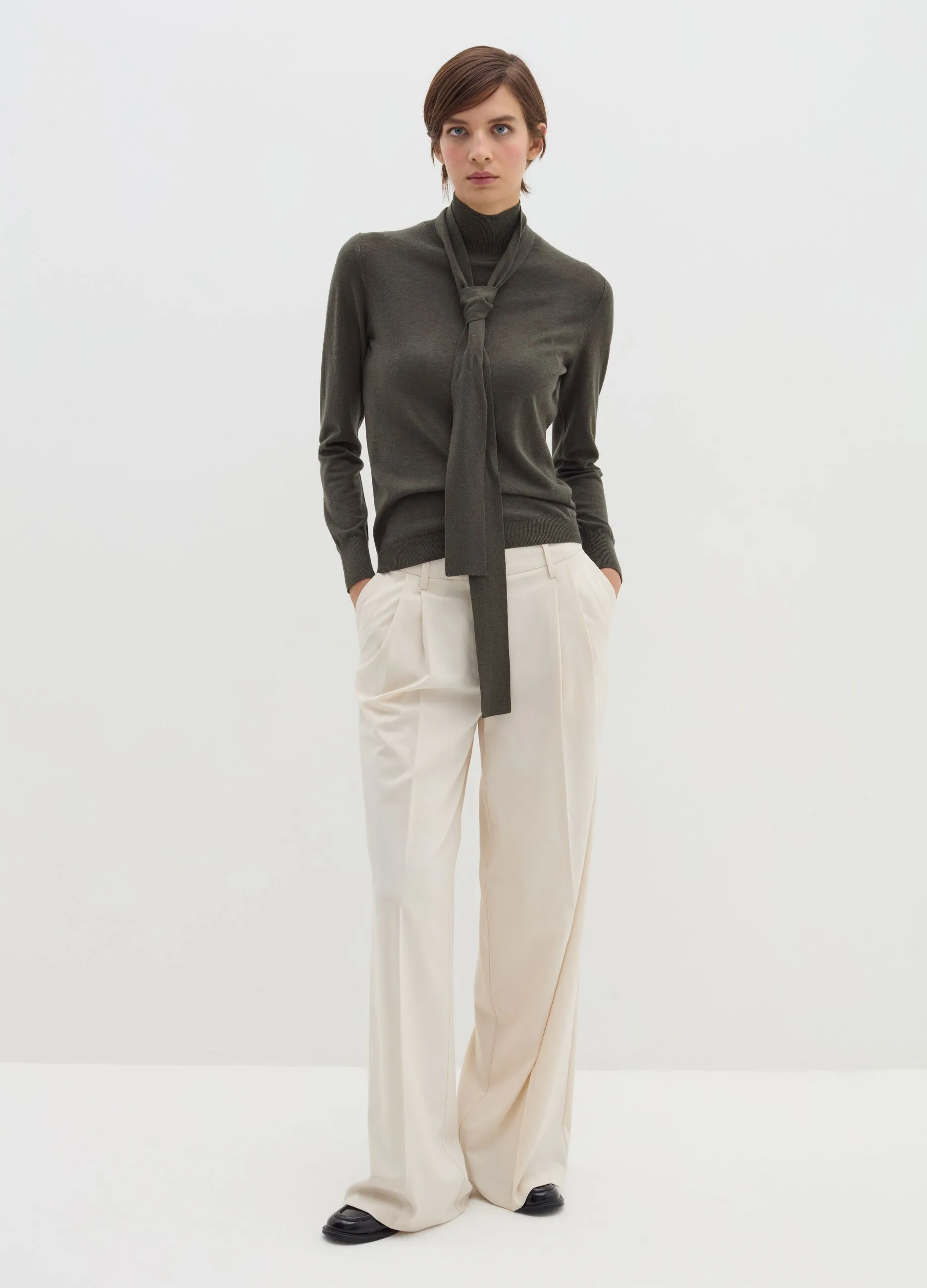 Maglia a collo alto con foulard