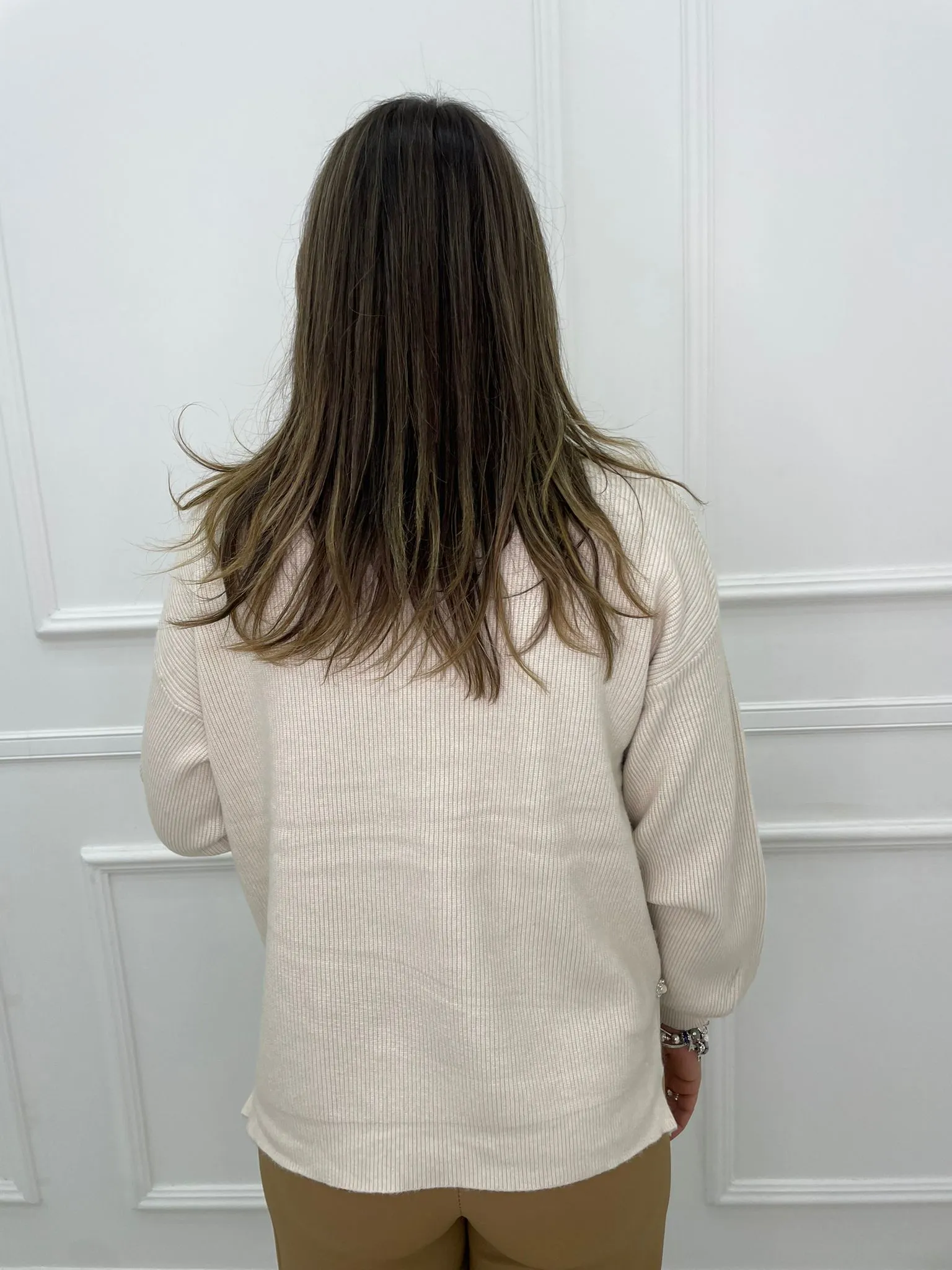 Maglione over collo alto asimmetrico sotto