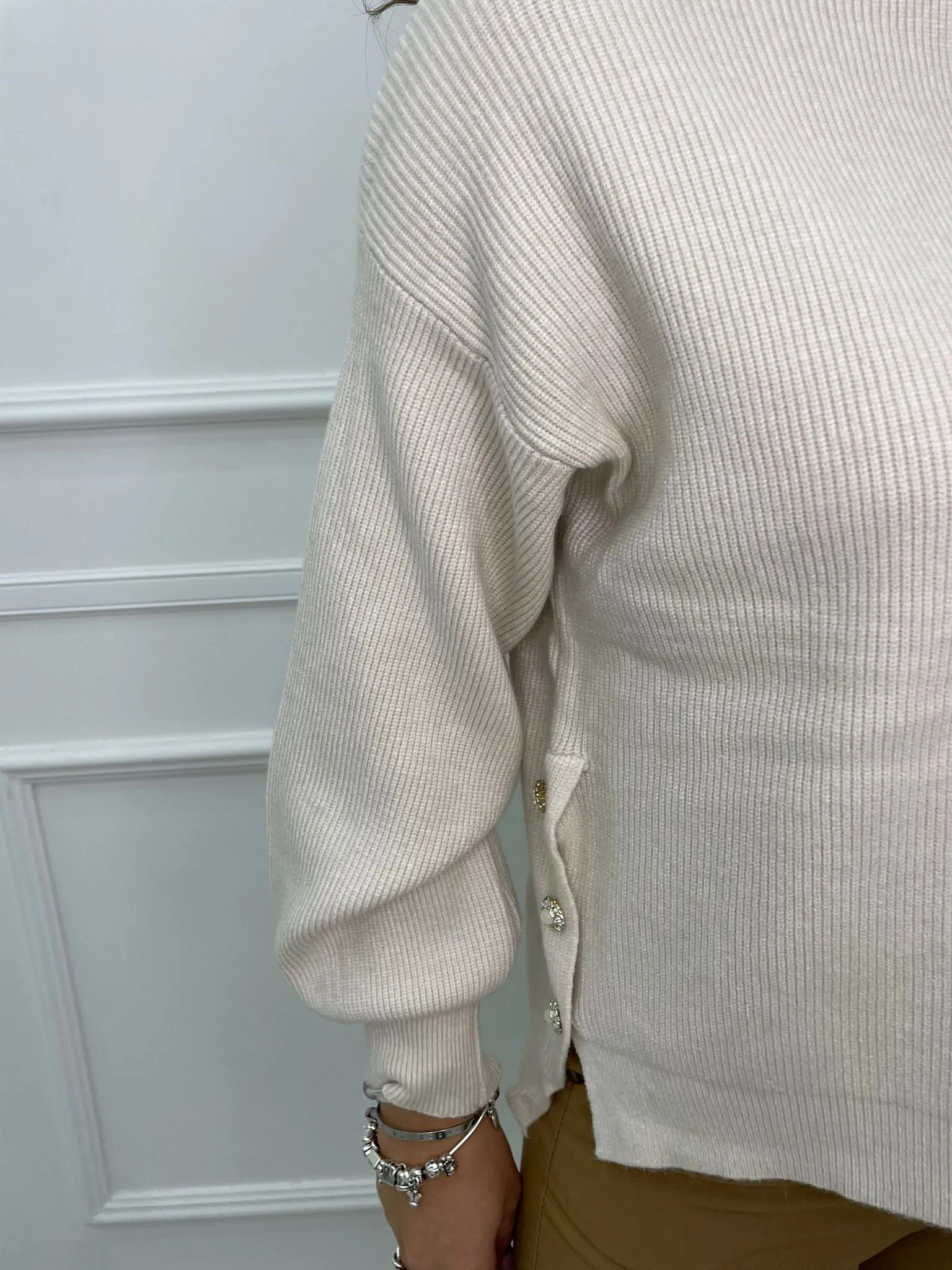 Maglione over collo alto asimmetrico sotto