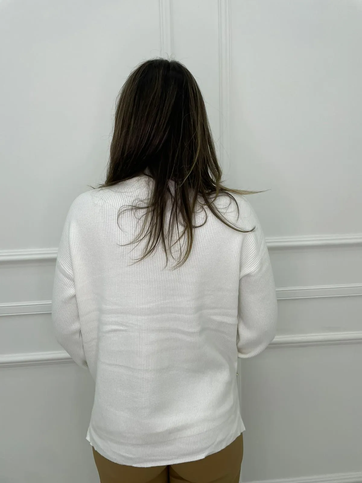 Maglione over collo alto asimmetrico sotto