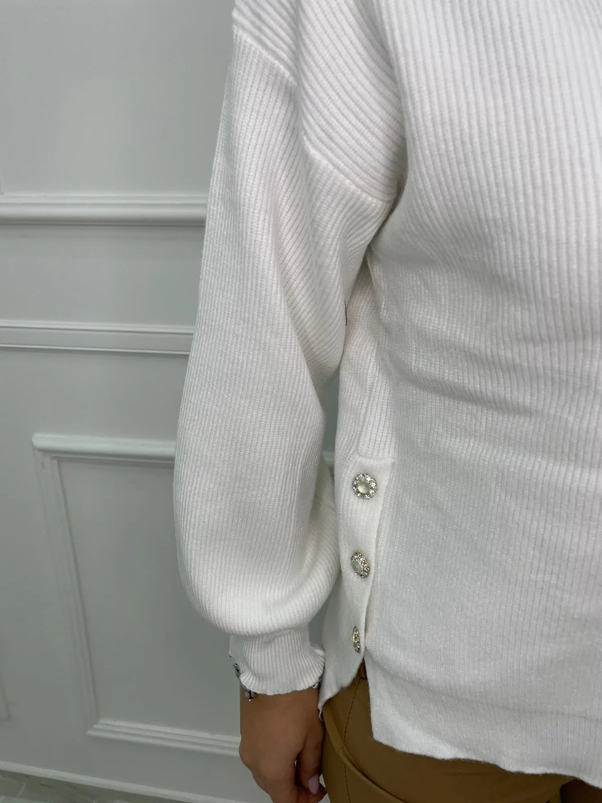 Maglione over collo alto asimmetrico sotto