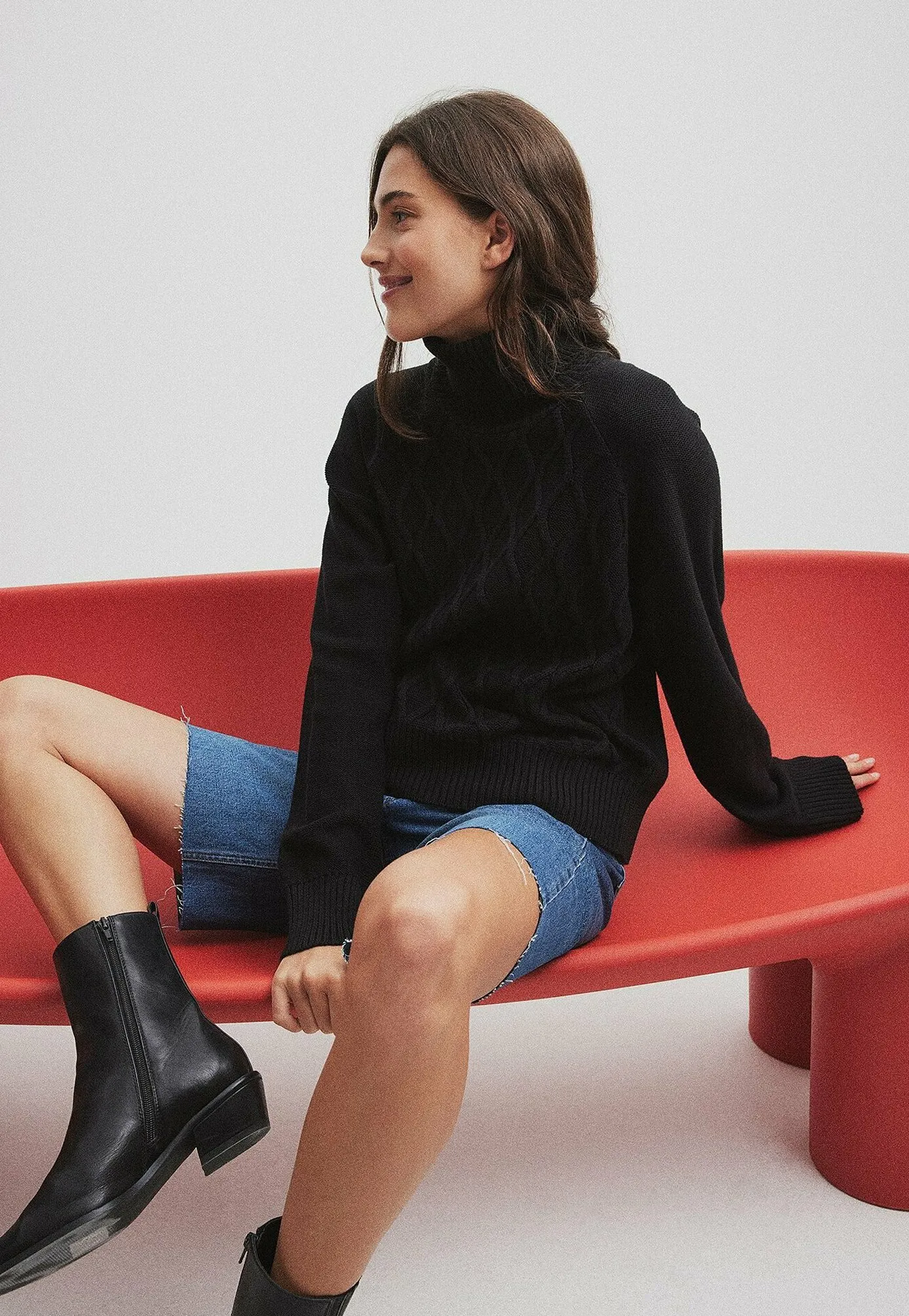 MIT ROLLKRAGEN UND ZOPFMUSTER - Maglione