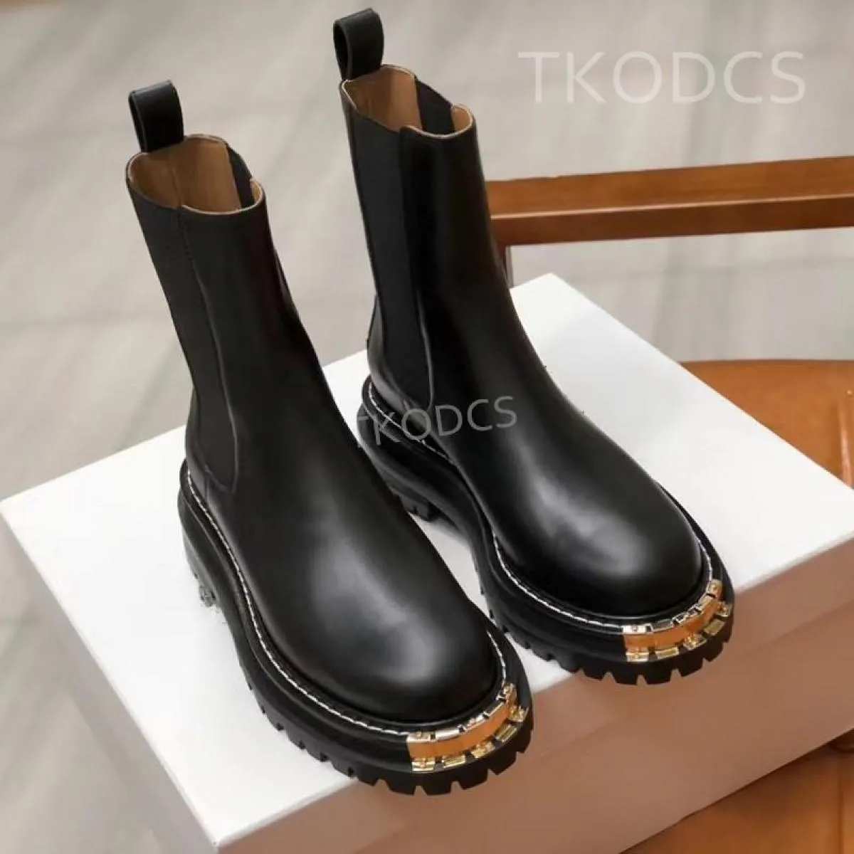 Moda classica invernale Stivali Chelsea con punta tonda dorata e punta tonda Stivali da cavaliere corti da donna con cinturino e