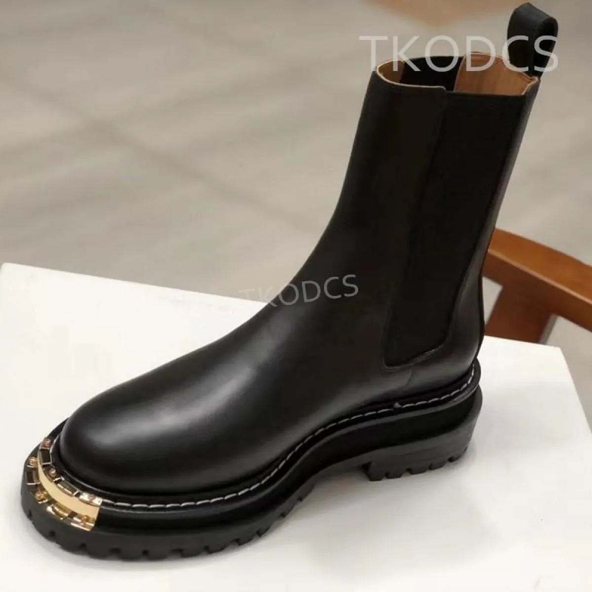 Moda classica invernale Stivali Chelsea con punta tonda dorata e punta tonda Stivali da cavaliere corti da donna con cinturino e