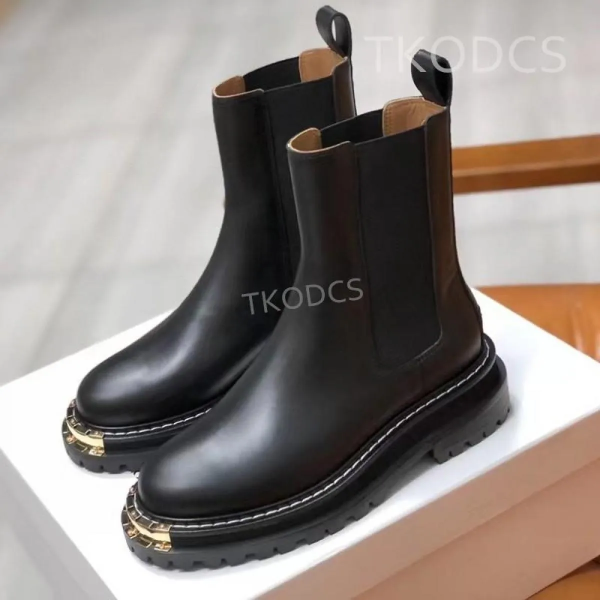 Moda classica invernale Stivali Chelsea con punta tonda dorata e punta tonda Stivali da cavaliere corti da donna con cinturino e