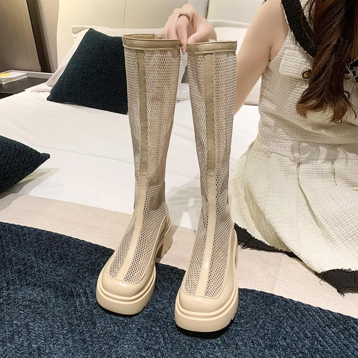 Nuove donne scarpe alte al ginocchio con plateau tacchi medi stivali Chelsea in rete estate 2023 sandali alla moda Goth traspira