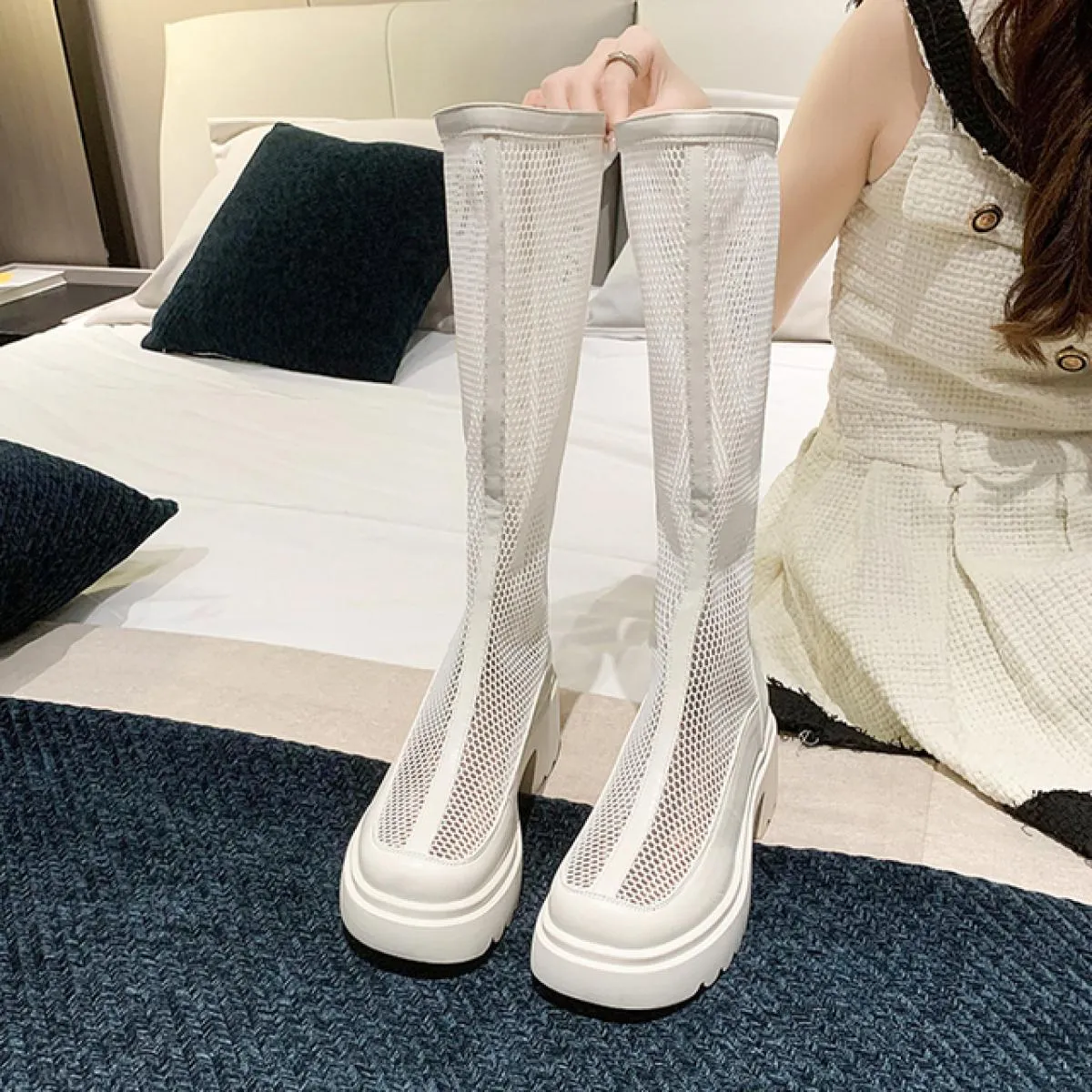 Nuove donne scarpe alte al ginocchio con plateau tacchi medi stivali Chelsea in rete estate 2023 sandali alla moda Goth traspira