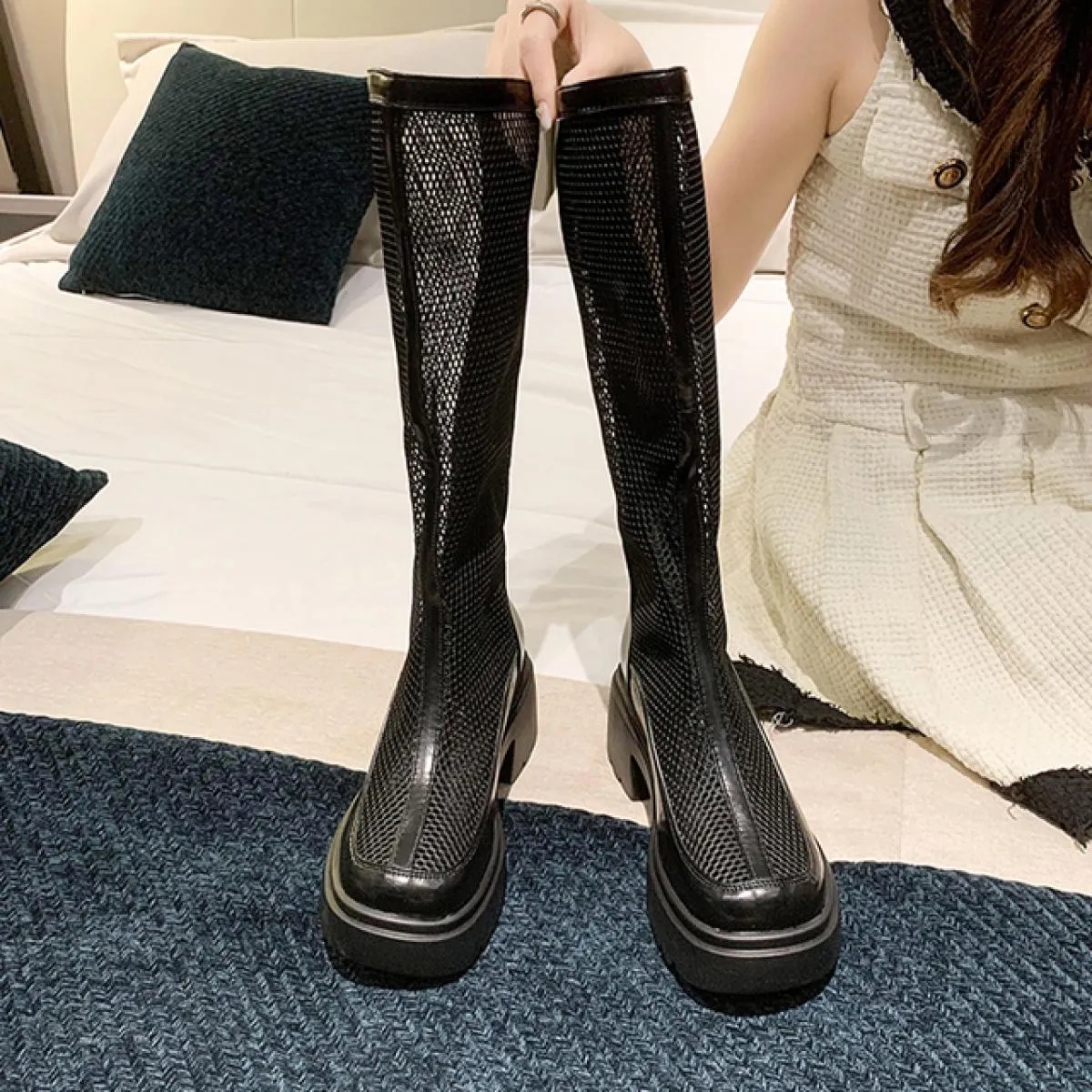 Nuove donne scarpe alte al ginocchio con plateau tacchi medi stivali Chelsea in rete estate 2023 sandali alla moda Goth traspira