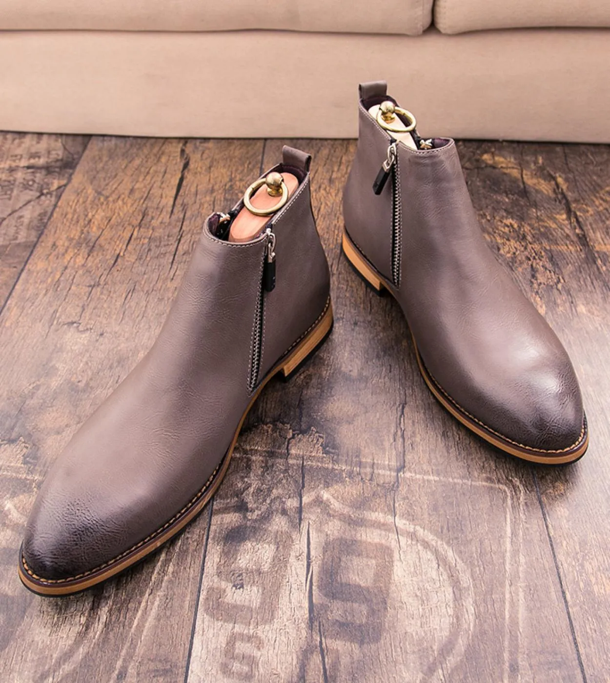 Nuove scarpe da uomo di moda Stivali da lavoro in pelle Uomo Vintage Casual Classico formale Cerniera laterale Stivali Chelsea U