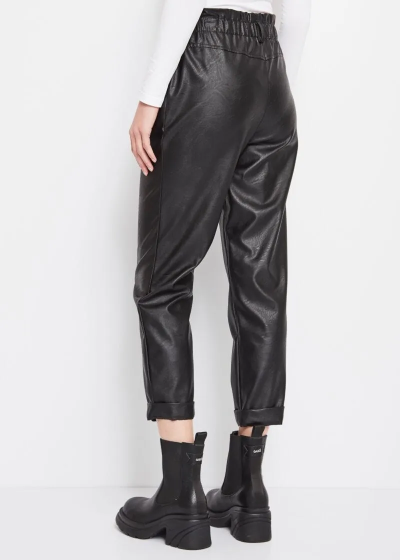 Pantaloni cropped in simil pelle