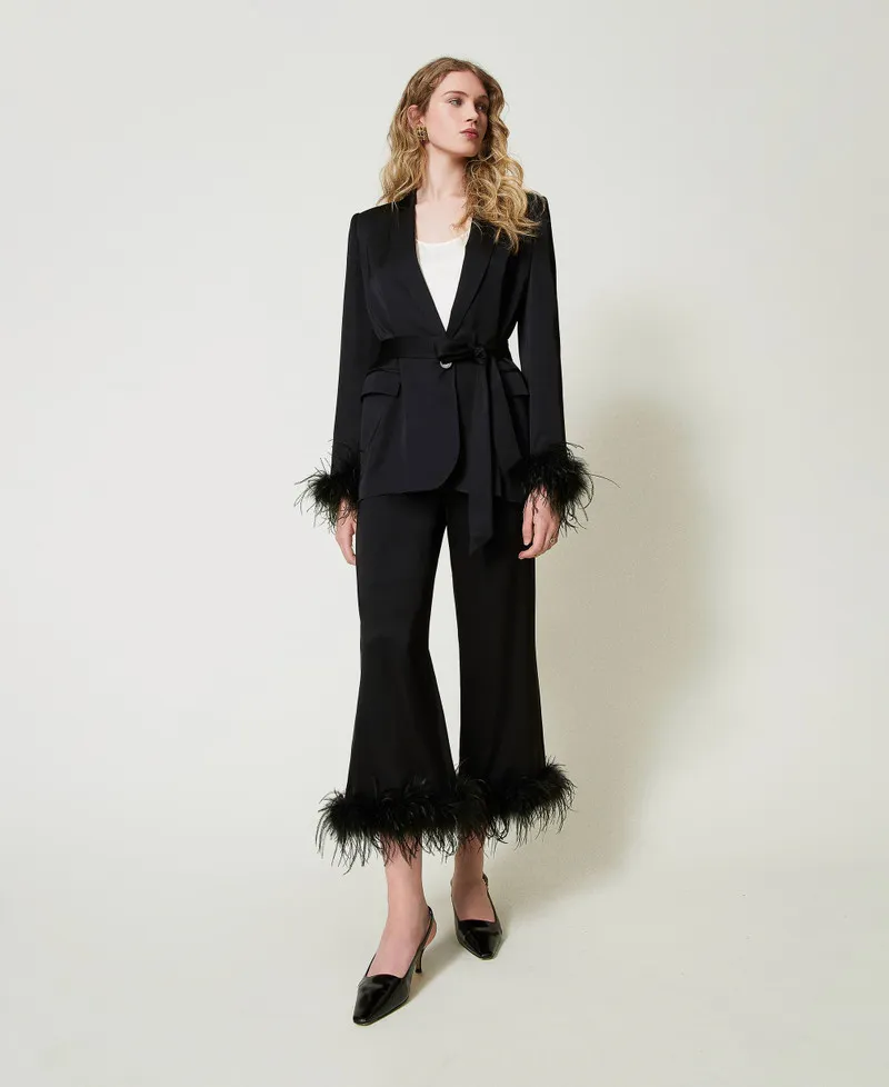 Pantaloni in raso con piume