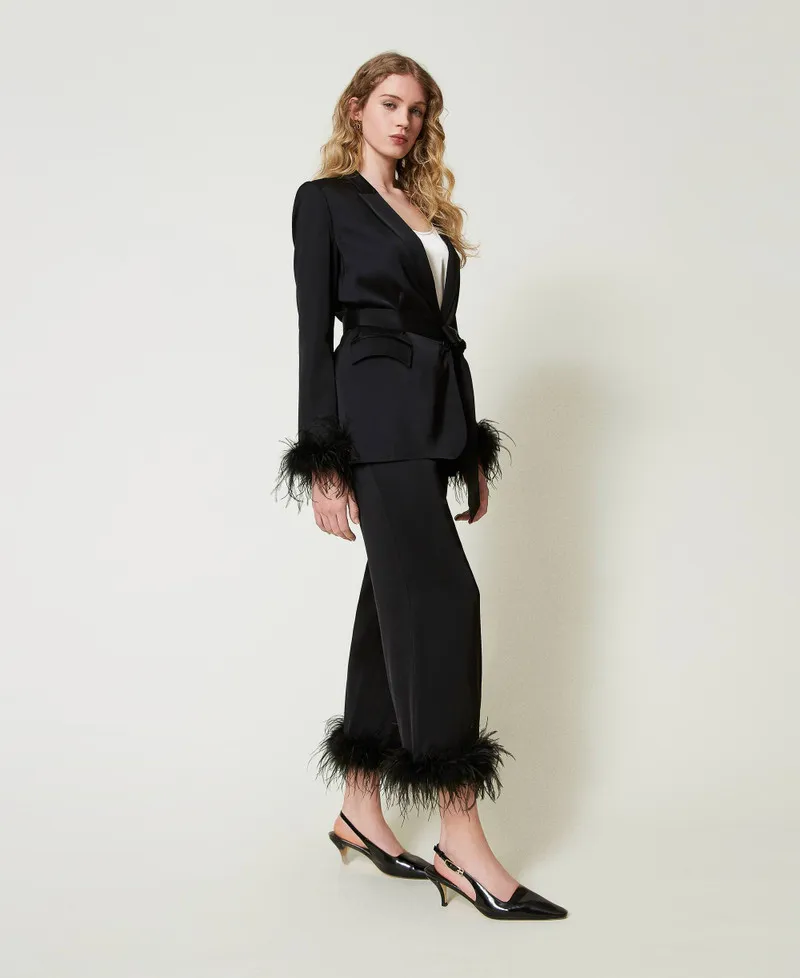 Pantaloni in raso con piume