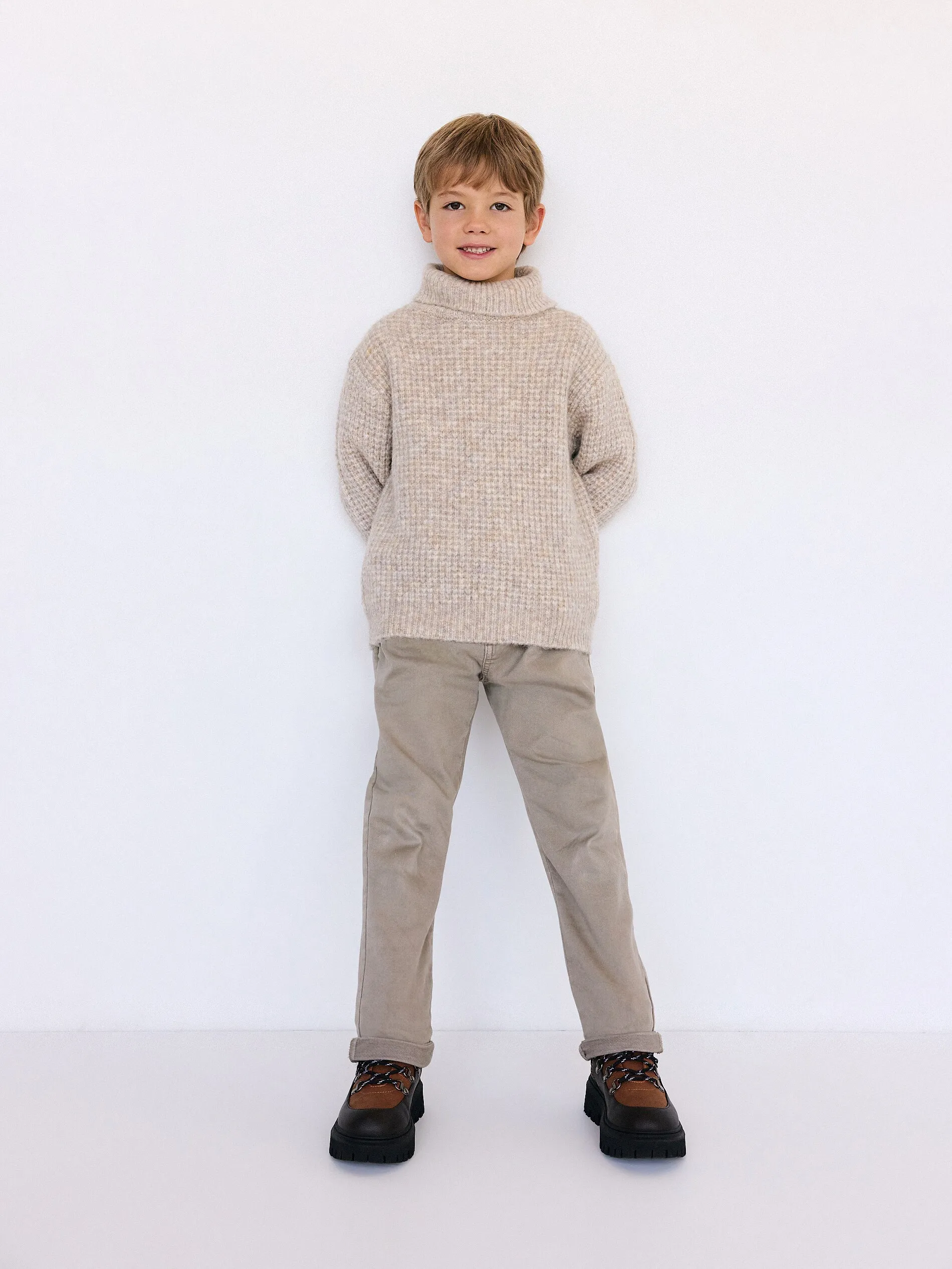 Pantaloni regular altamente elasticizzati
