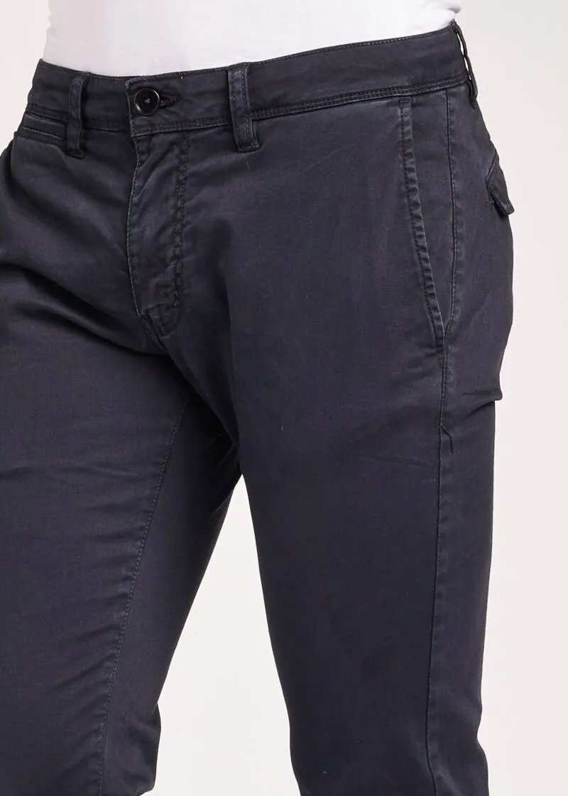 Pantaloni slim in gabardina