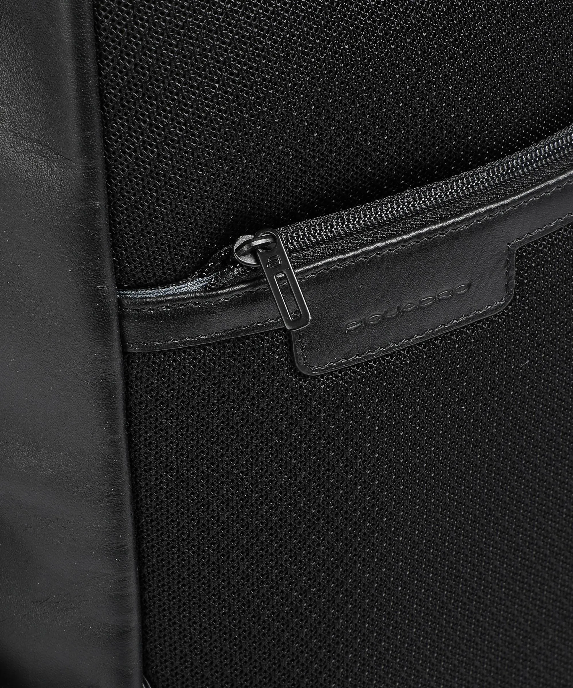  Piquadro Finn Zaino 13″ pelle di vacchetta finemente grana nero  