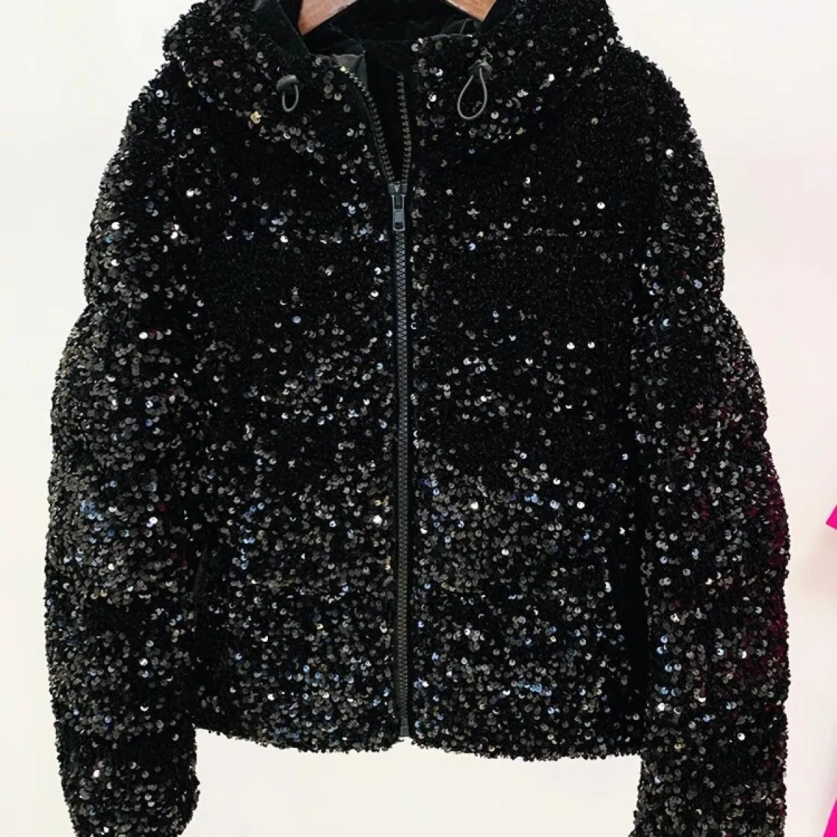 Piumino gonfio con cappuccio con paillettes scintillanti da donna del cappotto invernale più nuovo di High Street 2023