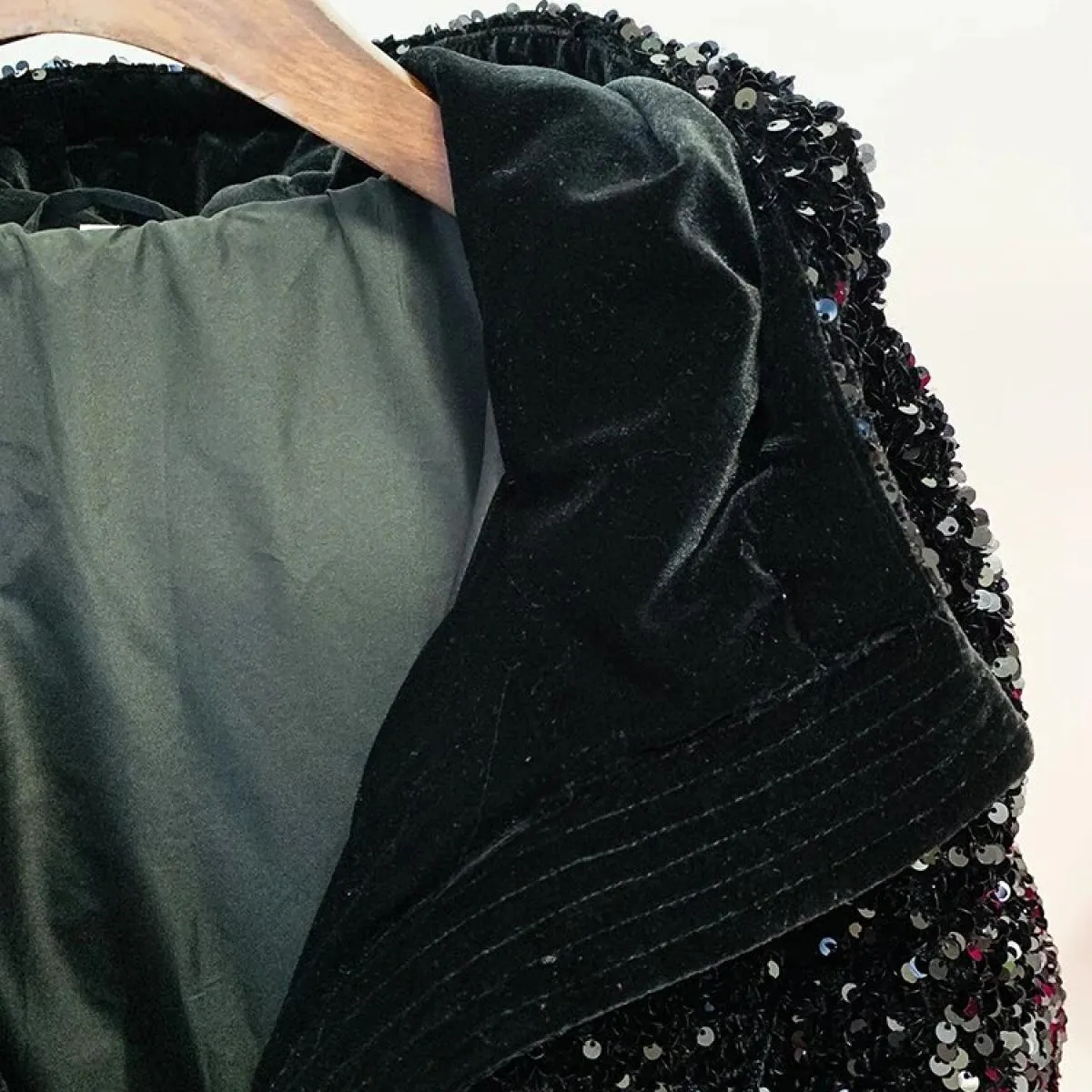 Piumino gonfio con cappuccio con paillettes scintillanti da donna del cappotto invernale più nuovo di High Street 2023