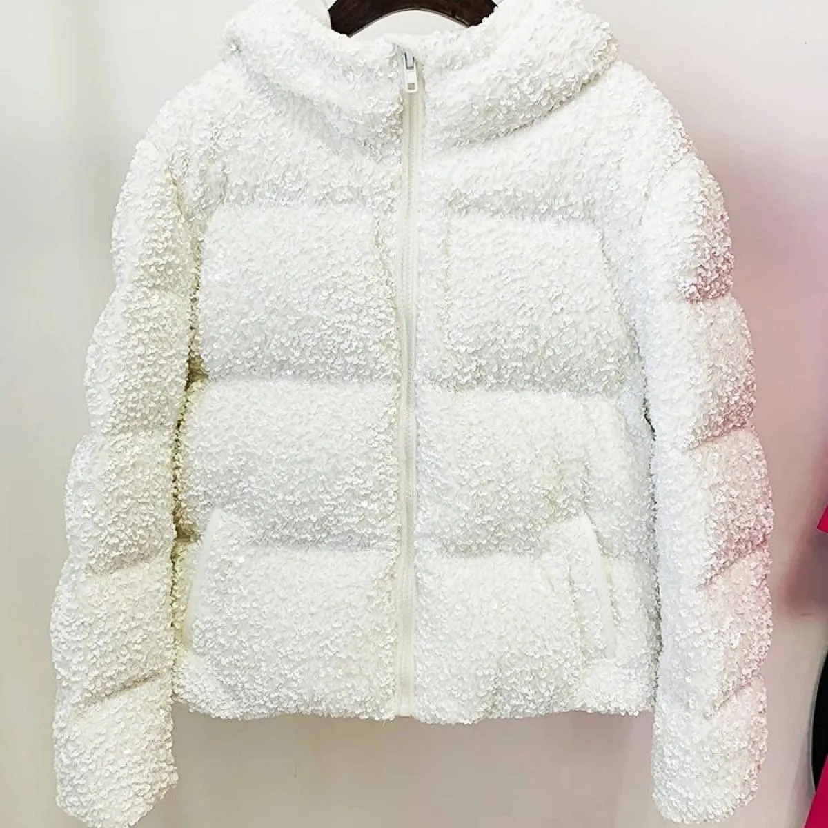 Piumino gonfio con cappuccio con paillettes scintillanti da donna del cappotto invernale più nuovo di High Street 2023