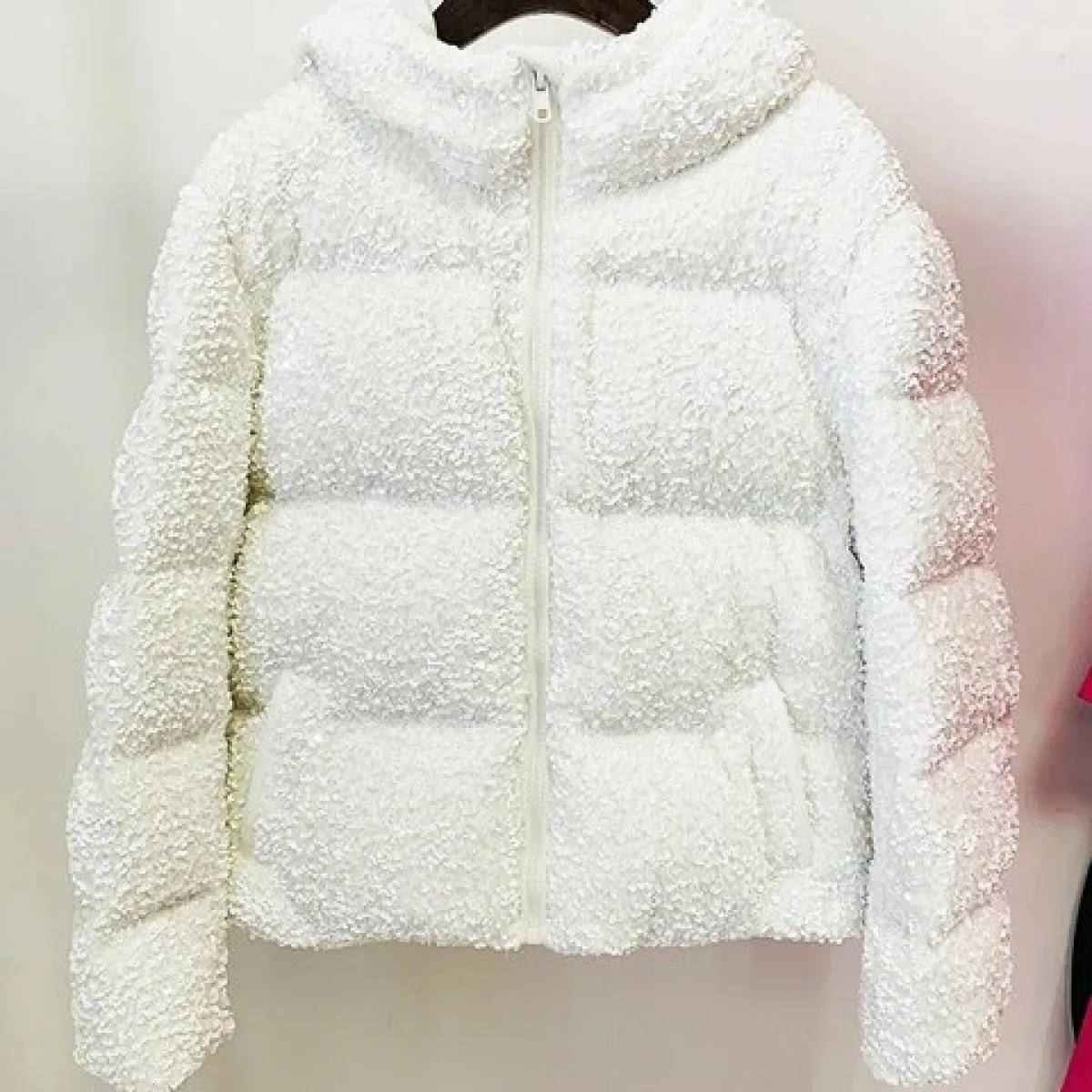 Piumino gonfio con cappuccio con paillettes scintillanti da donna del cappotto invernale più nuovo di High Street 2023