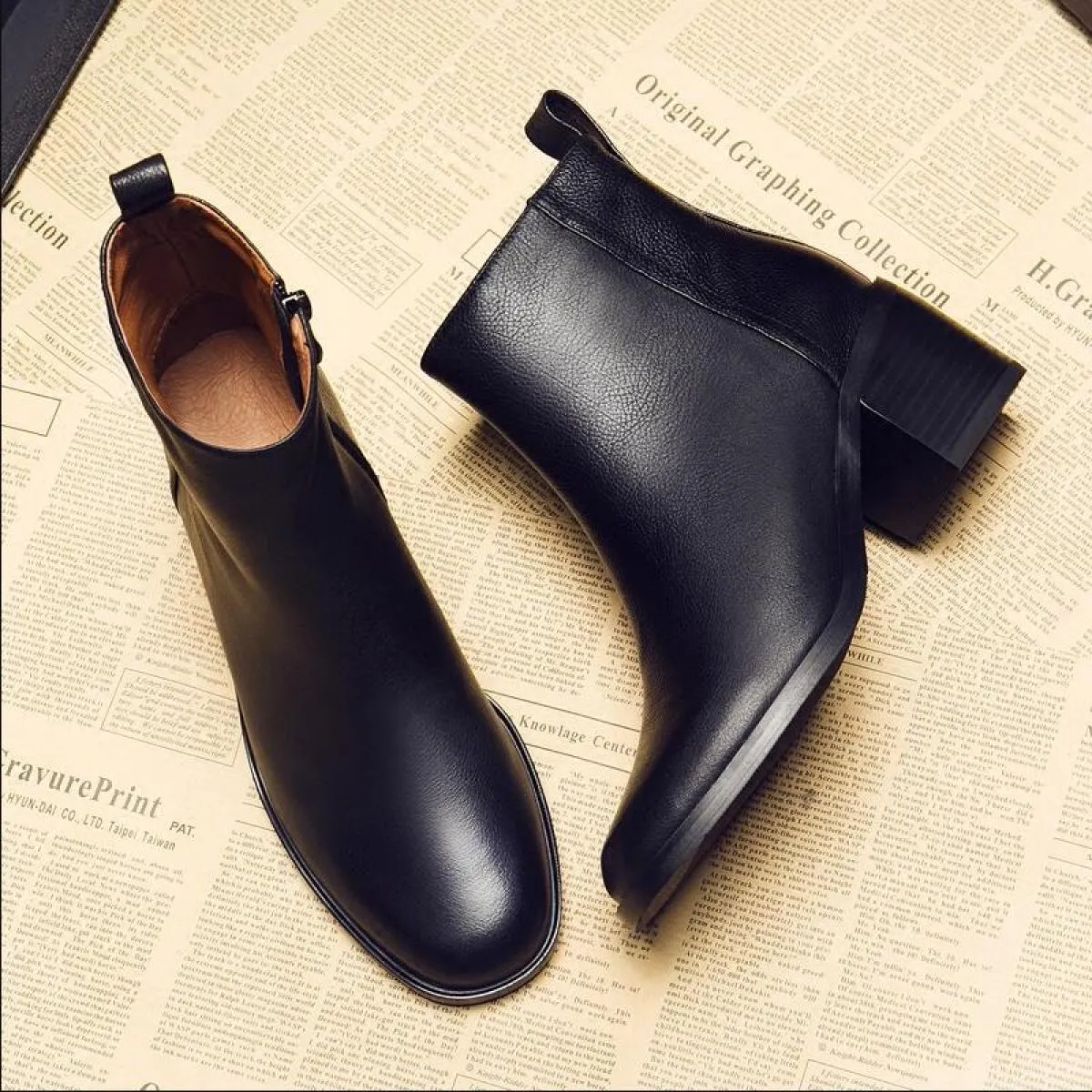 Scarpe da donna in vera pelle di moda di lusso stivali con tacco alto spessi stivaletti con punta a punta da donna corti Botas Z