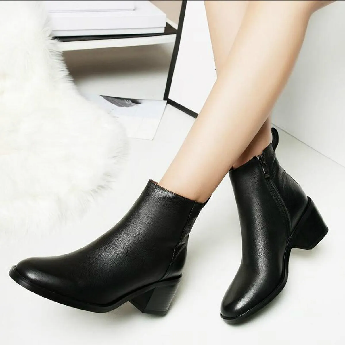 Scarpe da donna in vera pelle di moda di lusso stivali con tacco alto spessi stivaletti con punta a punta da donna corti Botas Z