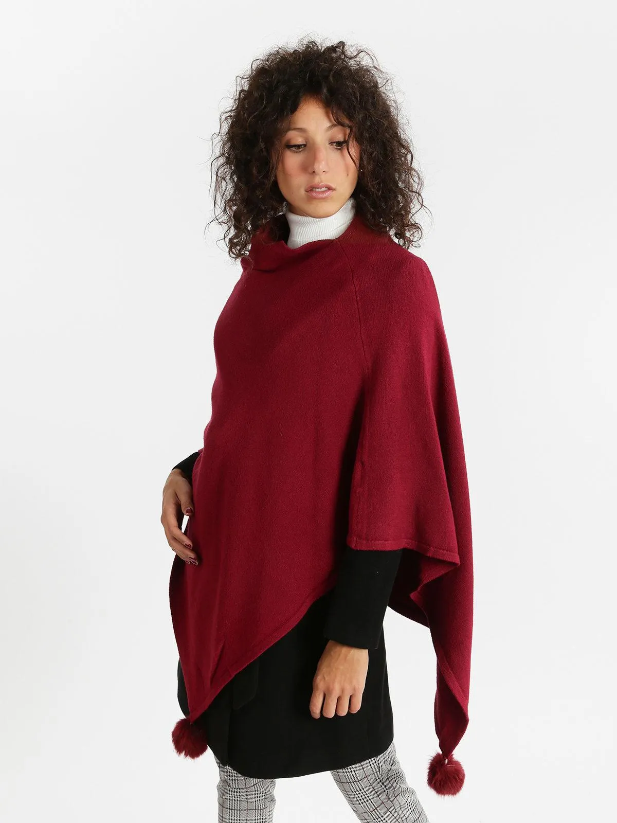 Solada Poncho tricoté avec pompon